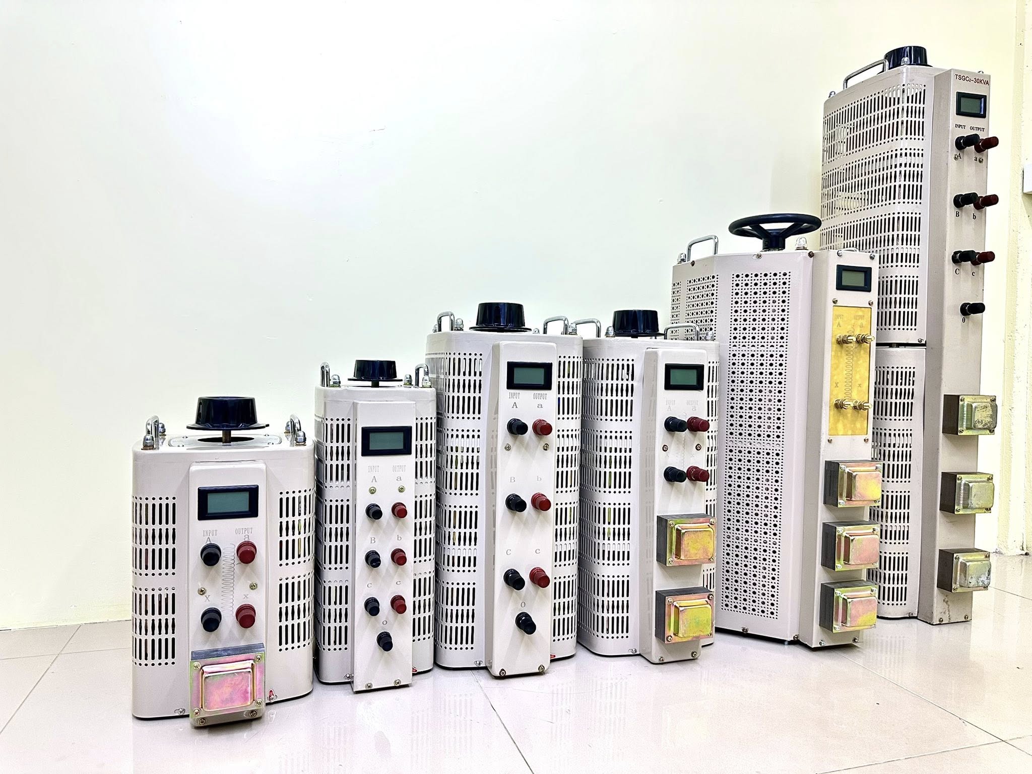 วาริแอค หม้อแปลงปรับแรงดันไฟฟ้าชนิดแกนหมุน 20Kva 1 เฟส