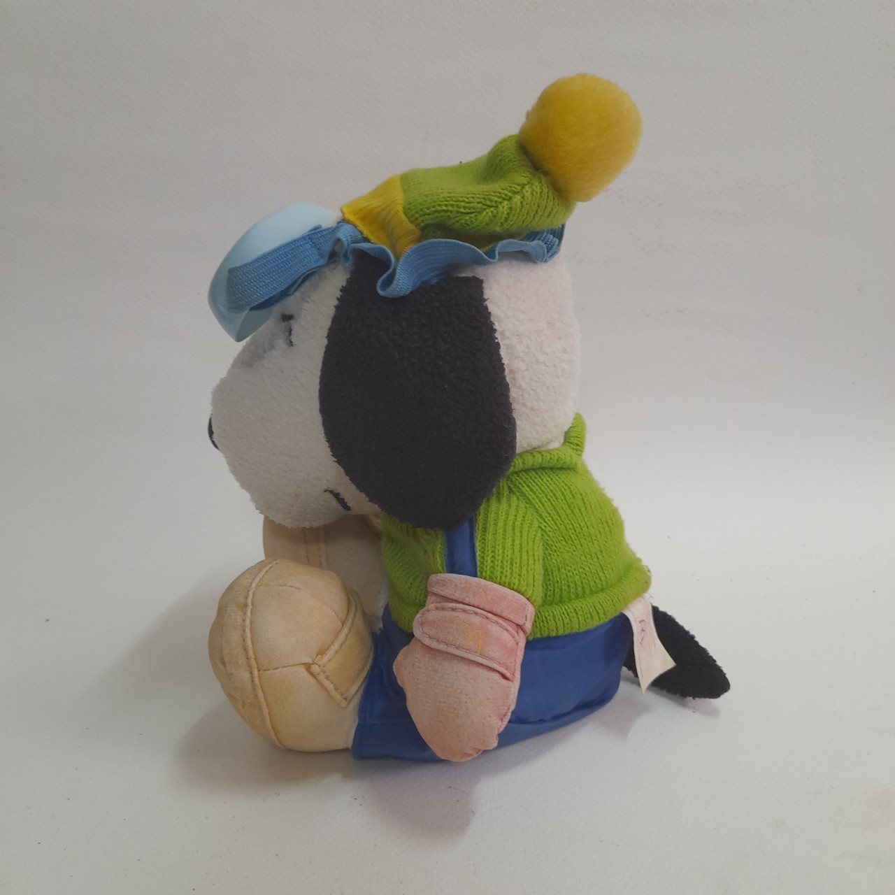 ตุ๊กตาผ้า สนู๊ปปี้ พรีเมี่ยม แมคโดนัลด์ งานเก่าเก็บมือสอง *** มีรอยถลอกบางจุด ก้นกางเกงบริเวณหางมีช่องโหว่ตามภาพ ขนาดตามรูป