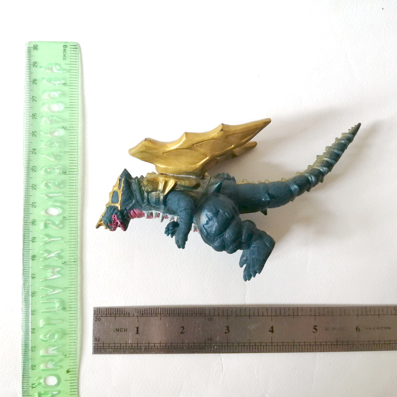 ซอฟ 3.5 -4นิ้ว ขนาดตามรูป คิงออฟมอนส์ ในอุลตร้าแมนไกอาเดอะมูฟวี ศึกใหญ่ข้ามมิติ สภาพดี มีรอยบ้าง