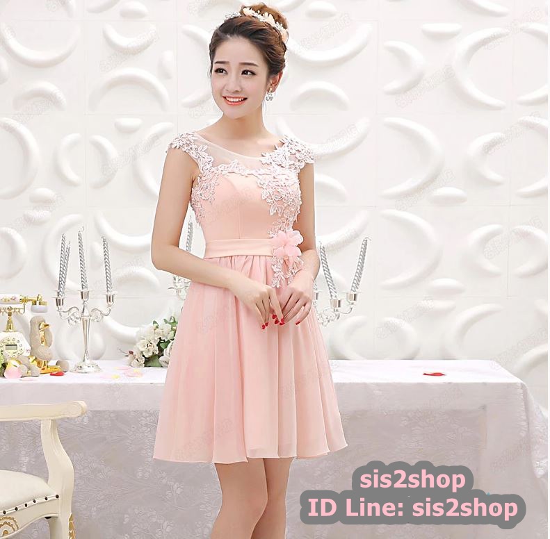 พร้อมส่ง ชุดราตรีสั้น แขนกุด สีชมพู แต่งลูกไม้และปักมุกสวย แต่งเกสรดอกไม้ช่วงเอว