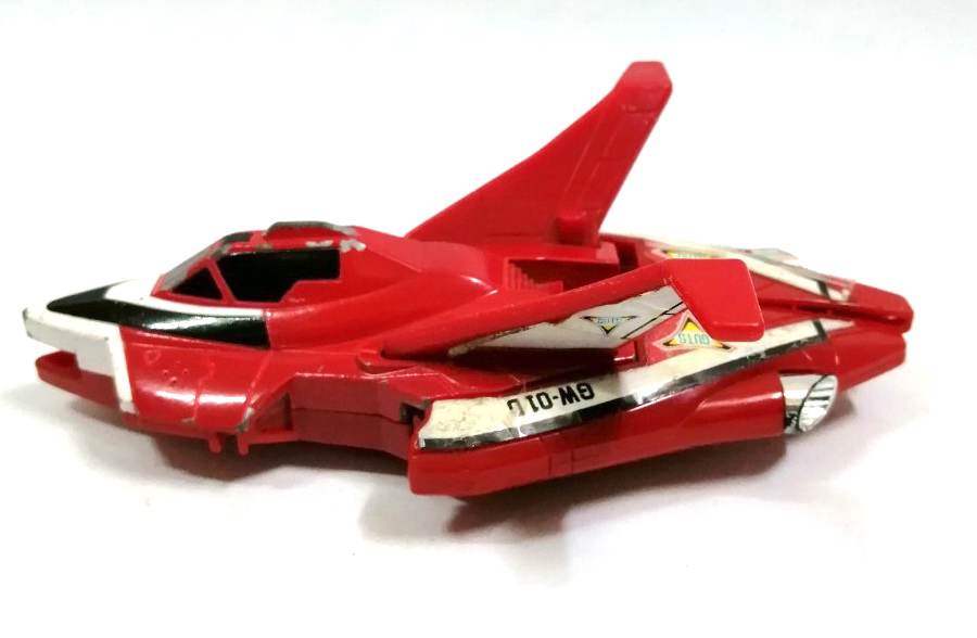 ของสะสม ยาน guts crimson dragon ยานรุ่นดัดแปลงสีเข้ม ของ TPC สาขายุโรป ตัวยานเน้นติดอาวุธหนัก แต่ไม่เคยปรากฏการใช้งานในซีรีย์ ตัวนี้เป็นเหล็กผสมพลาสติก ขนาดยาว 16-17ซม. งานเก่าเก็บมือสอง ผ่านการใช้งาน แต่ยังปรับเปลี่ยนแปลงสภาพได้ปกติ มีรอยถลอกหลายจุด สติ๊