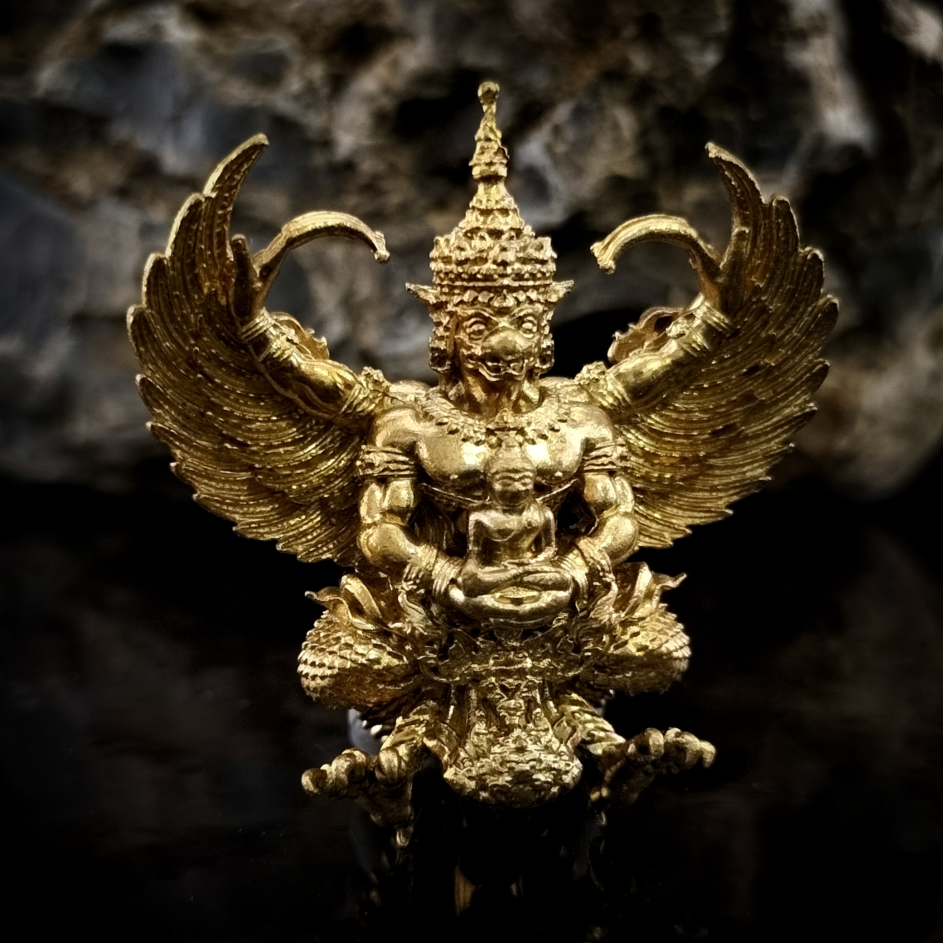 พญาครุฑ รุ่น เศรษฐีเงินไหลมา