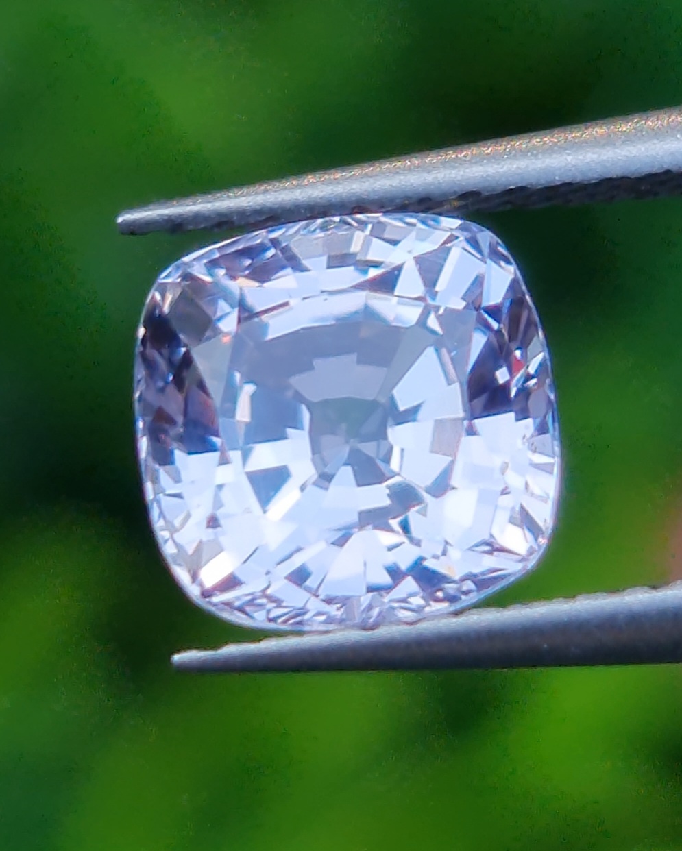 พลอย ขาว ไวท์ แซฟไฟร์ White Sapphire 1.85 กะรัต พลอยแท้ อัญมณีมงคลประจําวันเกิด เครื่องประดับพลอย