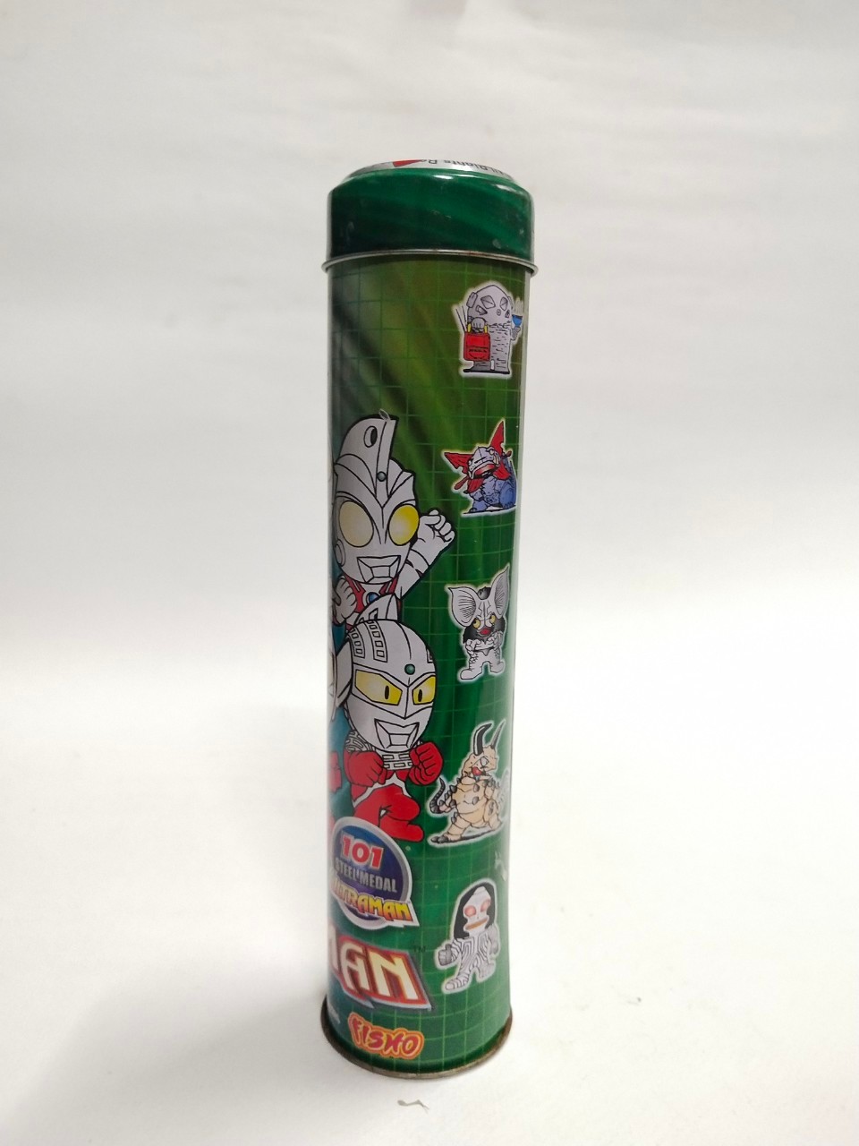 กล่องสังกะสีพิมพ์ลาย อุลตร้าแมนชูตเตอร์ จาก ปลาเส้นฟิชโช่ ขนาดตามรูป งานสะสมเก่าเก็บมือสองสภาพดี มีรอยบุบนิดหน่อย หายากแล้ว