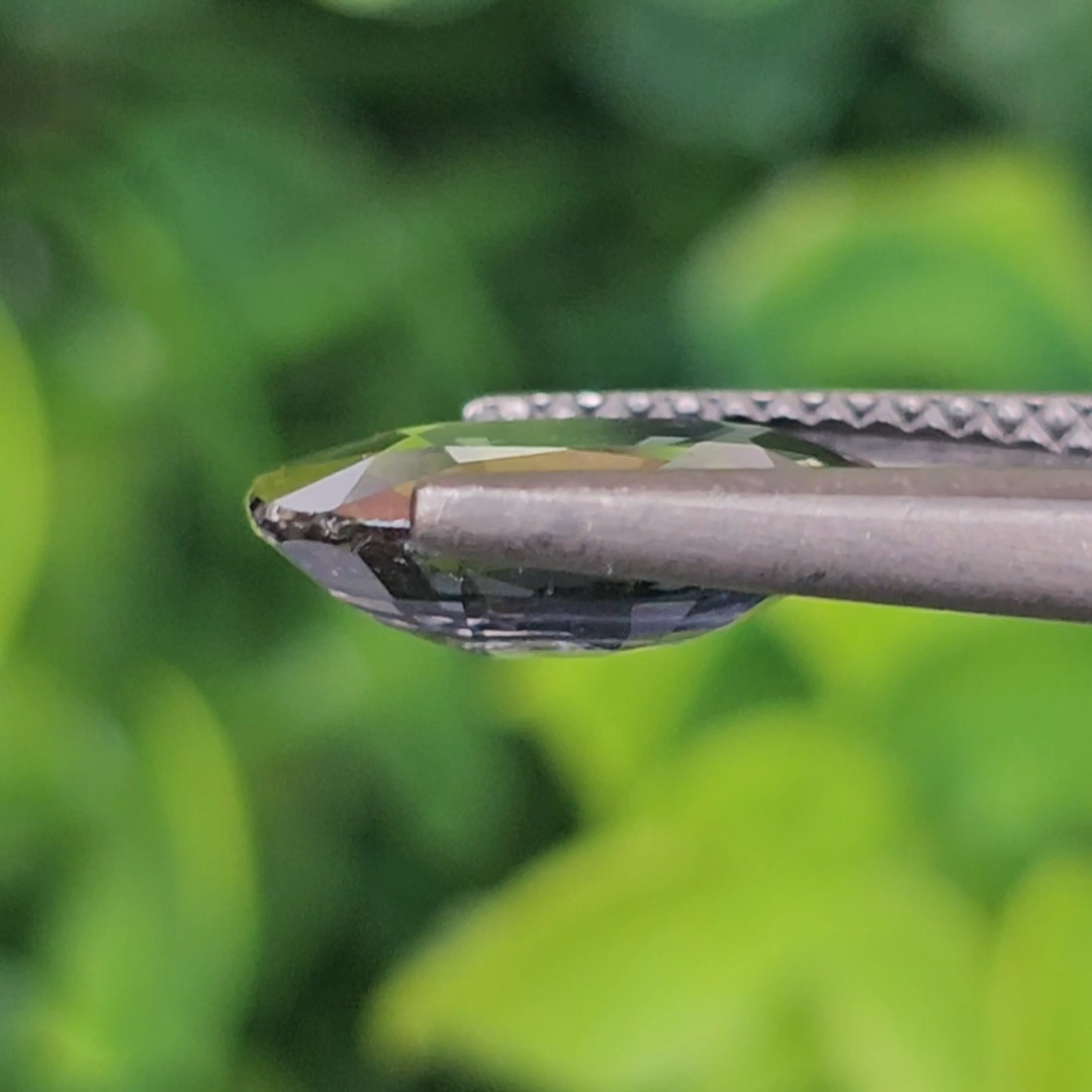 พลอย ไพลิน blue sapphire 2.79 กะรัต (Cts.) ดิบ unheated พลอยแท้ อัญมณีมงคลประจําวันเกิด เครื่องประดับพลอย