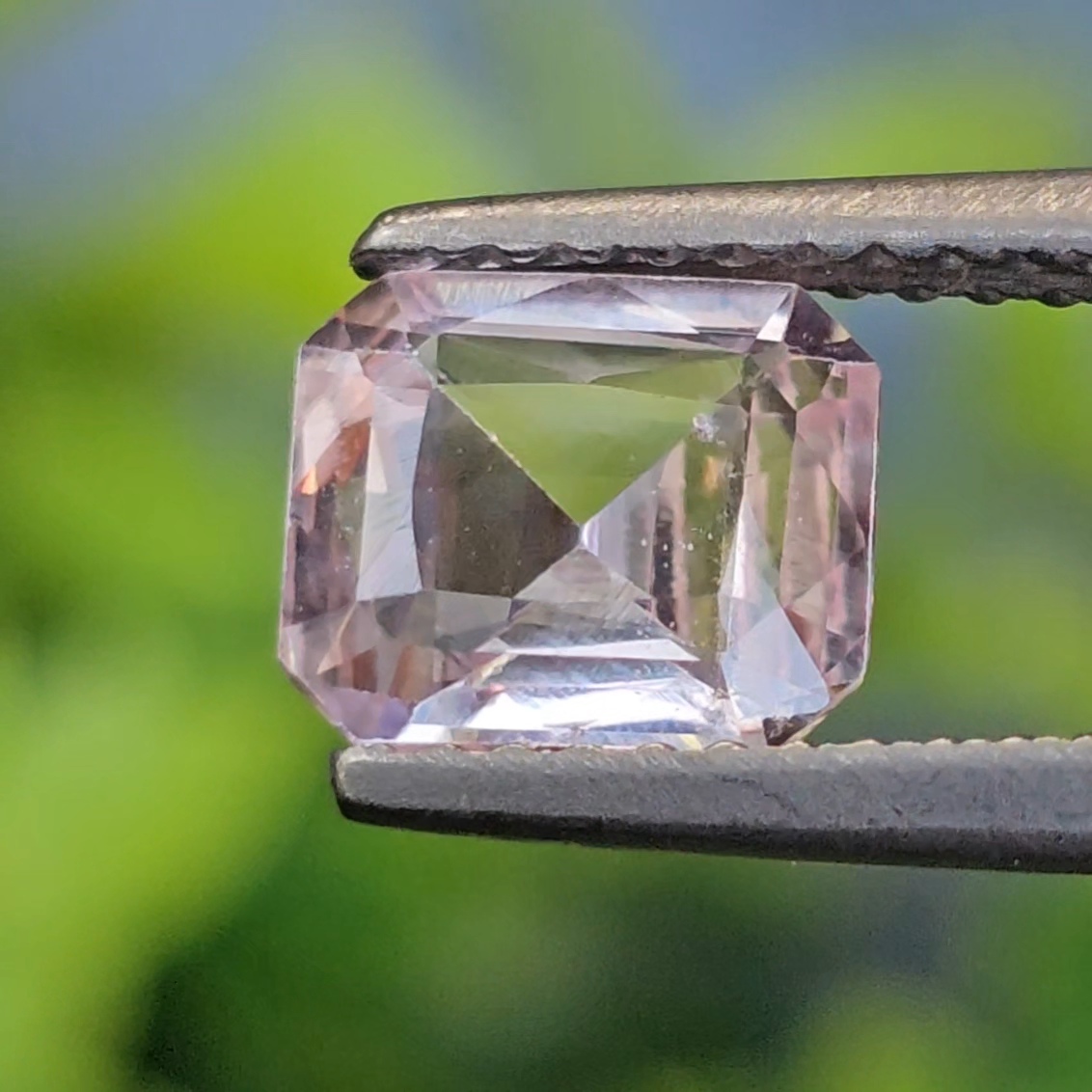 พลอย พัดพารัดชา Padparadscha Sapphire 1.23 กะรัต (Cts.) ดิบ (Unheated) พลอยแท้ อัญมณีมงคลประจําวันเกิด เครื่องประดับพลอย