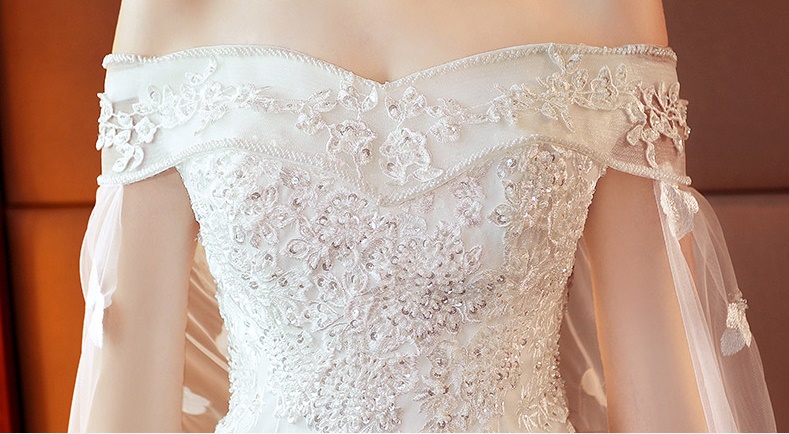 ชุดแต่งงาน ไหล่ปาด หางยาว เชือกผูกหลัง