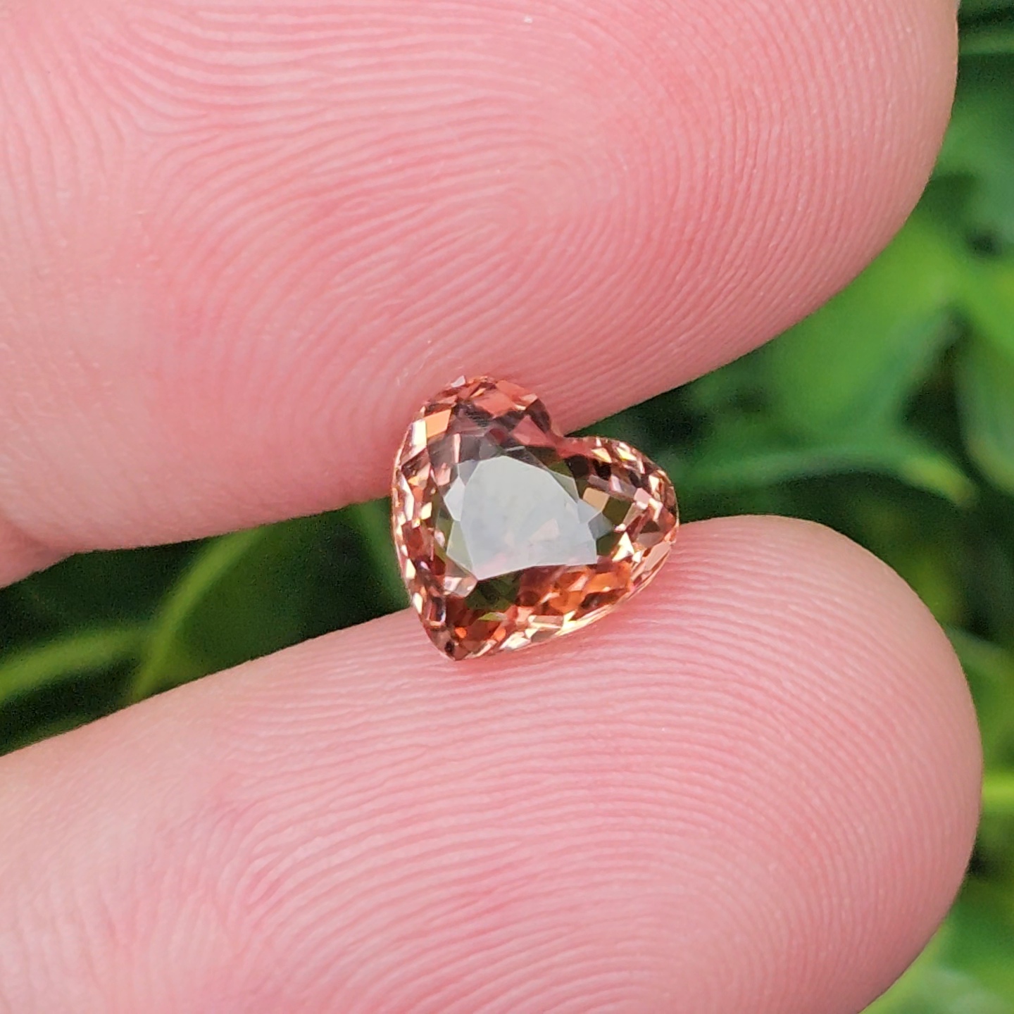 พลอย ทัวร์มาลีน Tourmaline 2.02 กะรัต (Cts.) ลอยแท้ อัญมณีมงคลประจําวันเกิด เครื่องประดับพลอย