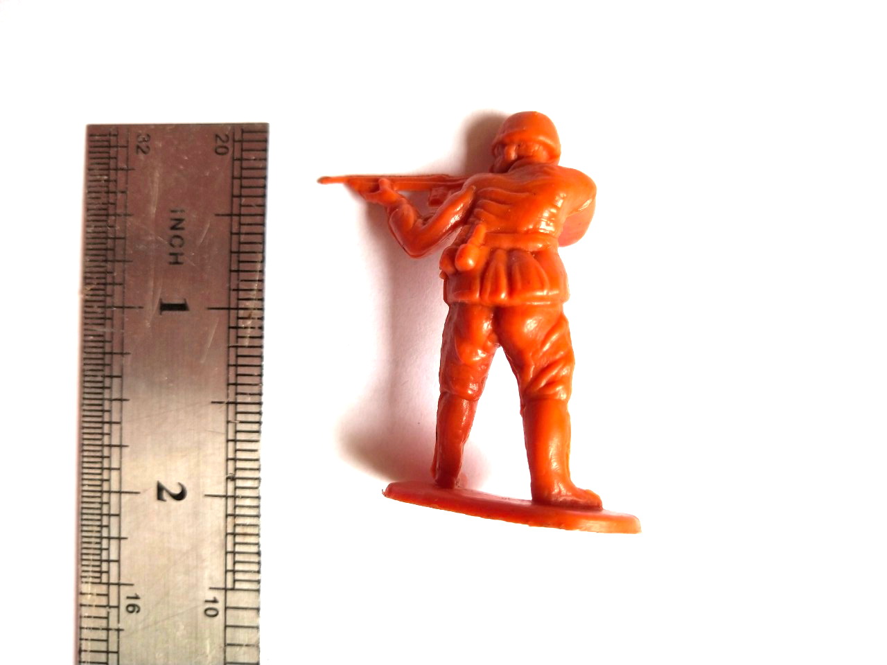 ตุ๊กตาทหาร สีส้ม ขนาด2นิ้ว มีฐานของเก่าเก็บสะสม