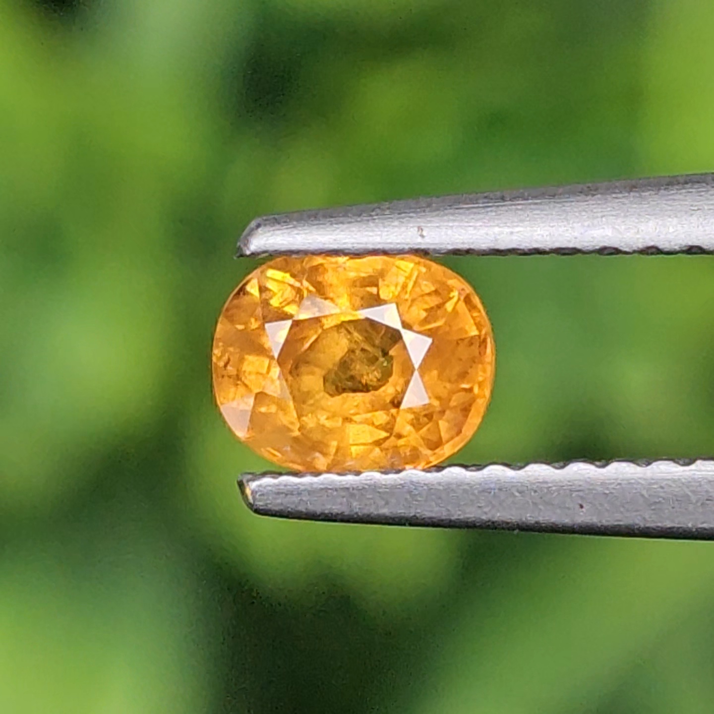 พลอย บุษราคัม yellow sapphire 0.82 กะรัต (Cts.) พลอยแท้ อัญมณีมงคลประจําวันเกิด เครื่องประดับพลอย