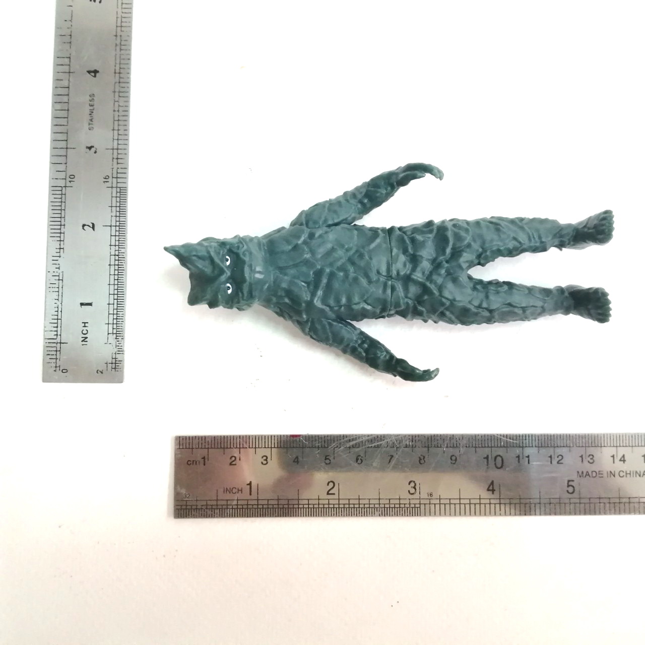 ซอฟ ขนาด 5.5 นิ้ว สัตว์ประหลาดเคโรเนีย จากอุลตร้าแมน (สีเขียว)เป็นซอฟพิเศษ เป็นแคปซูล สุ่มเลือก เล่นกับสปาร์คดอลได้ มีสติ๊กเกอร์ ขนาดตามรูป สภาพดี หายากไม่พบบ่อยนัก