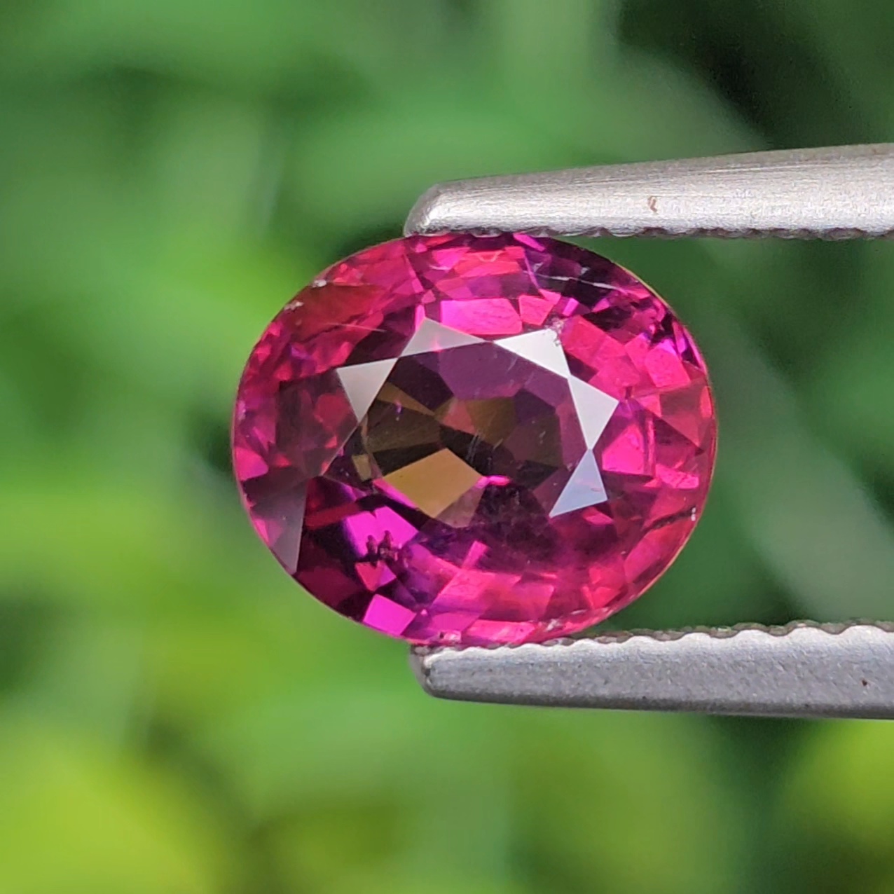 พลอย อุมบาไลต์ การ์เน็ต Umbalite Garnet 1.68 กะรัต (Cts.) ดิบ Unheated พร้อมใบเซอร์ ลอยแท้ อัญมณีมงคลประจําวันเกิด เครื่องประดับพลอย