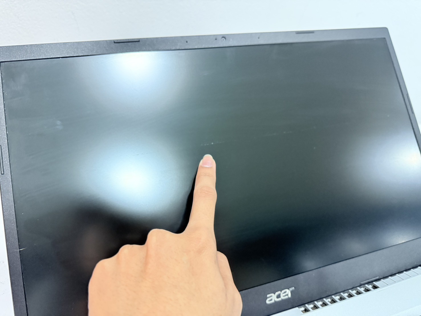 Notebook Acer Aspire 3 N20Q1(i7-1255U/8GB/M.2 512GB/MX550 2GB) + Adapter สุขภาพแบต 83.2% จอมีรอยคียืบอร์ด บางๆ