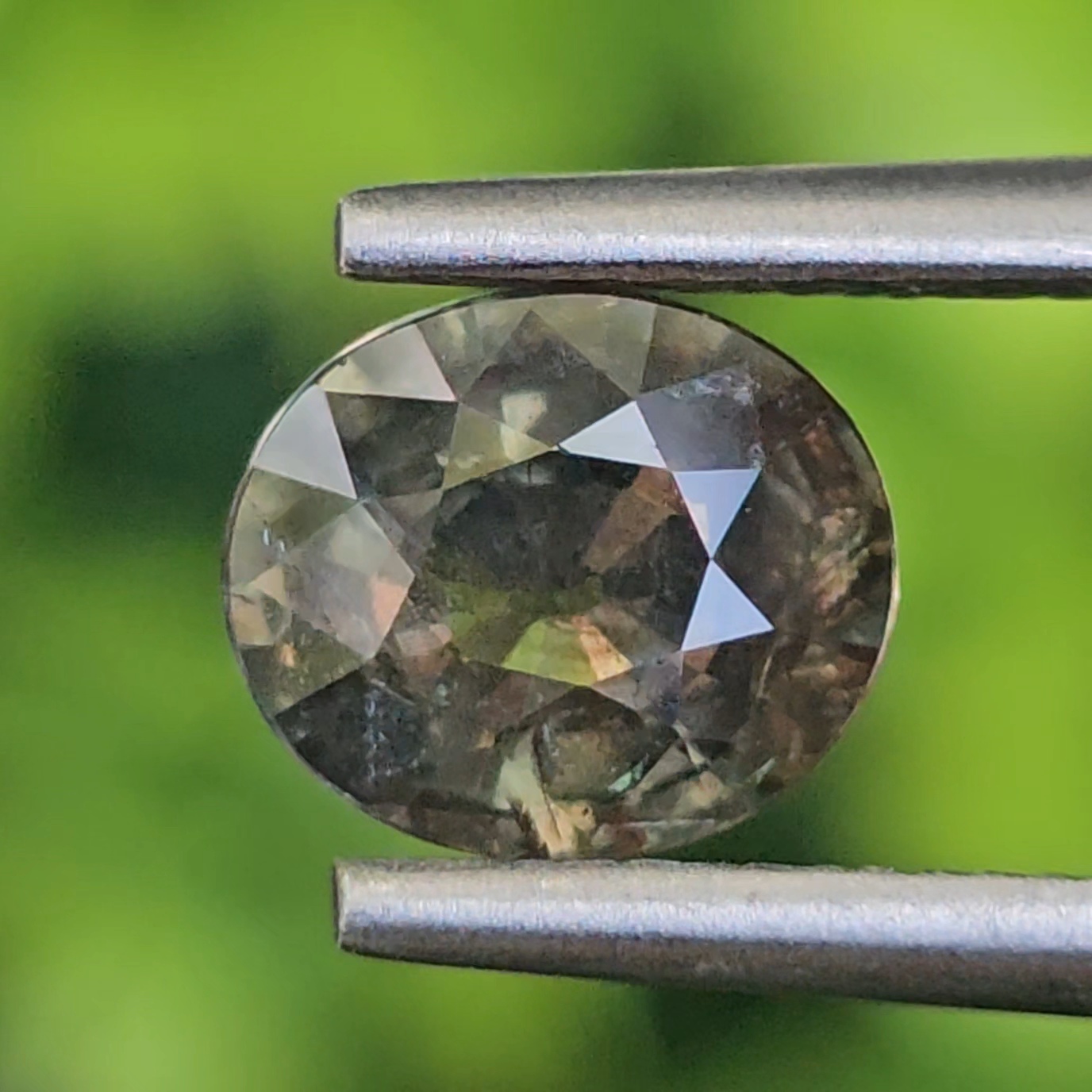พลอย เขียวส่อง Green Sapphire 1.13 กะรัต (Cts.) ดิบ Unheated พลอยแท้ อัญมณีมงคลประจําวันเกิด เครื่องประดับพลอย สำเนา