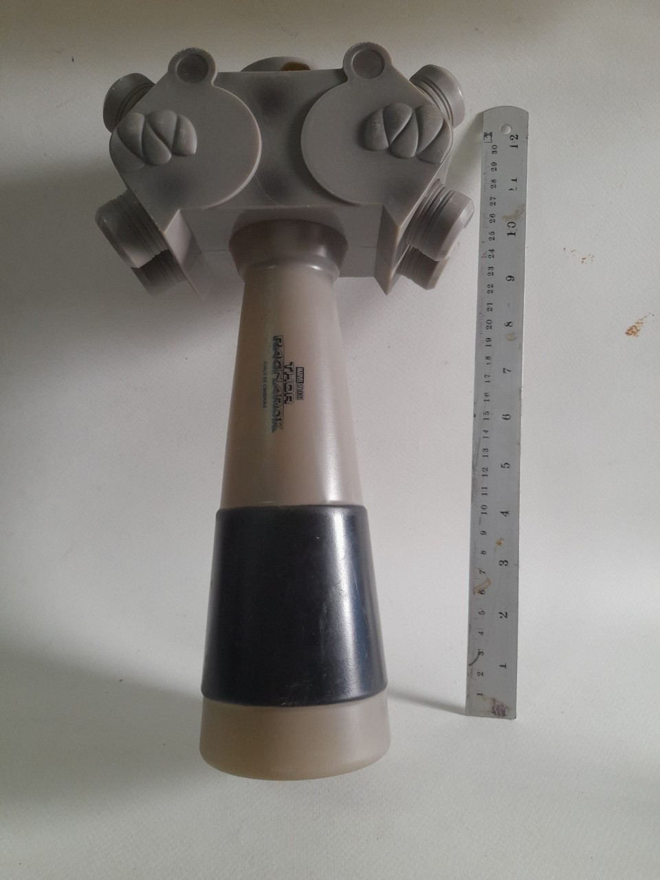 มีหลายภาพ ฆ้อนธอว์ Thor จาก ภาค Ragnarok `งานพรีเมี่ยมโรงหนัง ขนาดตามภาพ ใส่น้ำหรือเป็นออมสิน ของมีตามภาพ