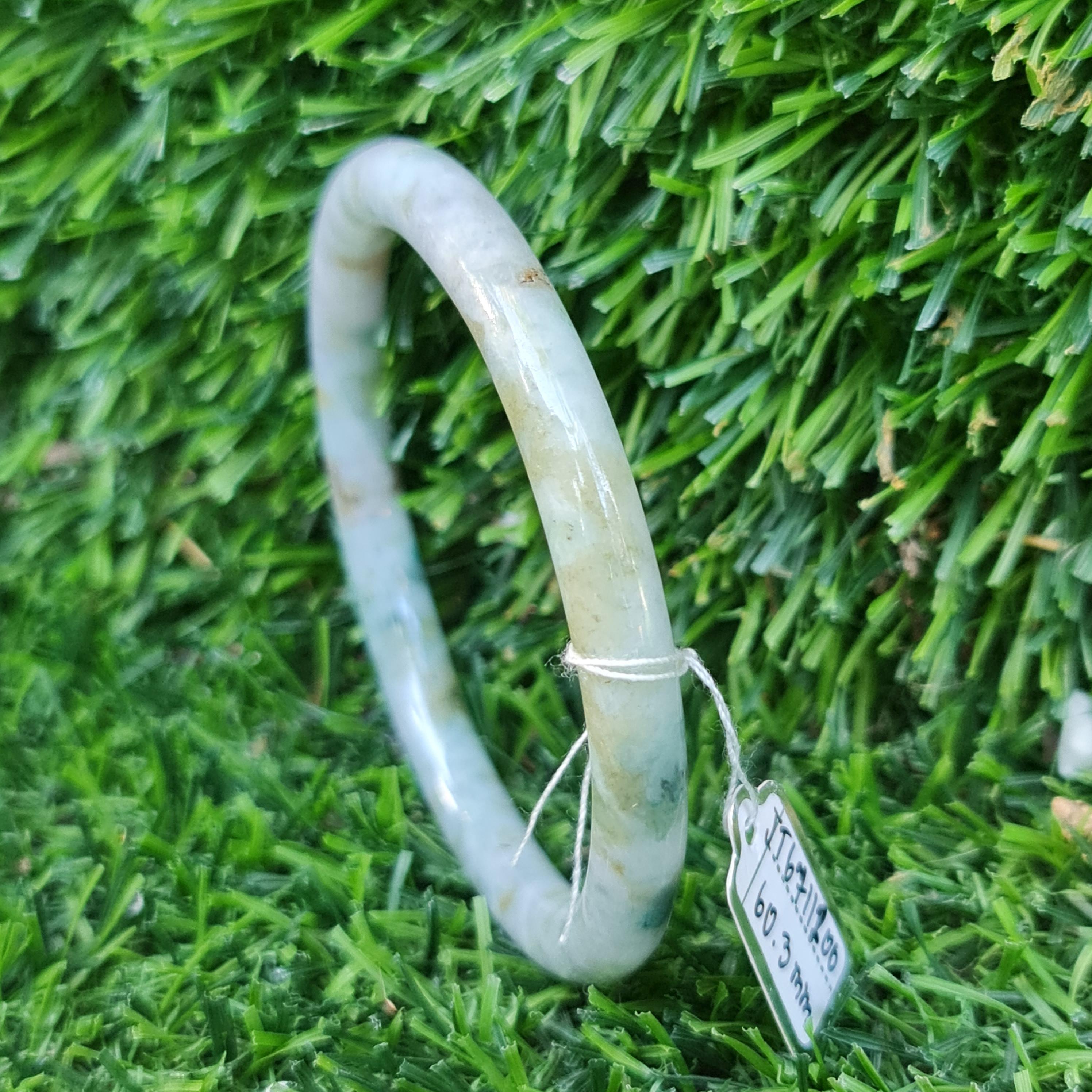 JT6711200 หยก พม่า แท้ Jade กำไลหยก 60.3 มม. (Jadeite bracelet) พม่า (Myanmar)