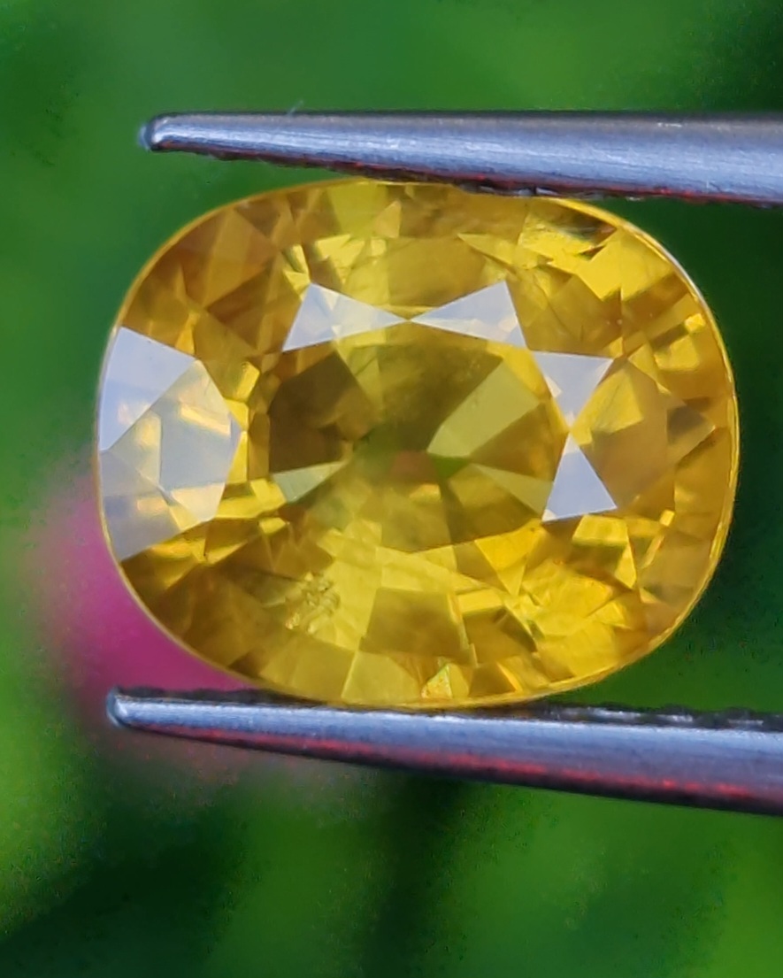 พลอย บุษราคัม yellow sapphire 2.32 กะรัต (Cts.) พลอยแท้ อัญมณีมงคลประจําวันเกิด เครื่องประดับพลอย