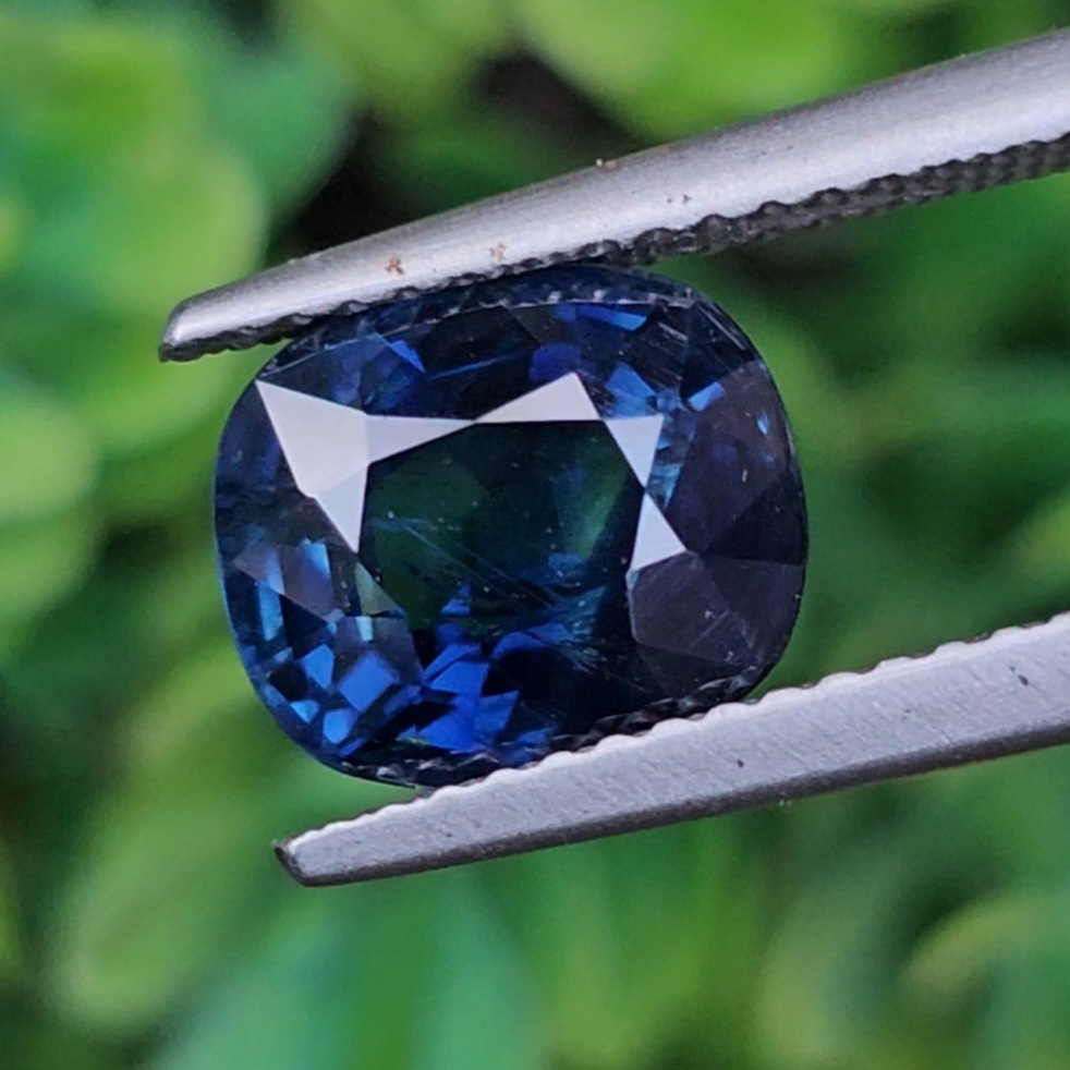 พลอย ไพลิน (Blue Sapphire) 3.34 กะรัต (Cts.) พลอยแท้ อัญมณีมงคลประจําวันเกิด เครื่องประดับพลอย