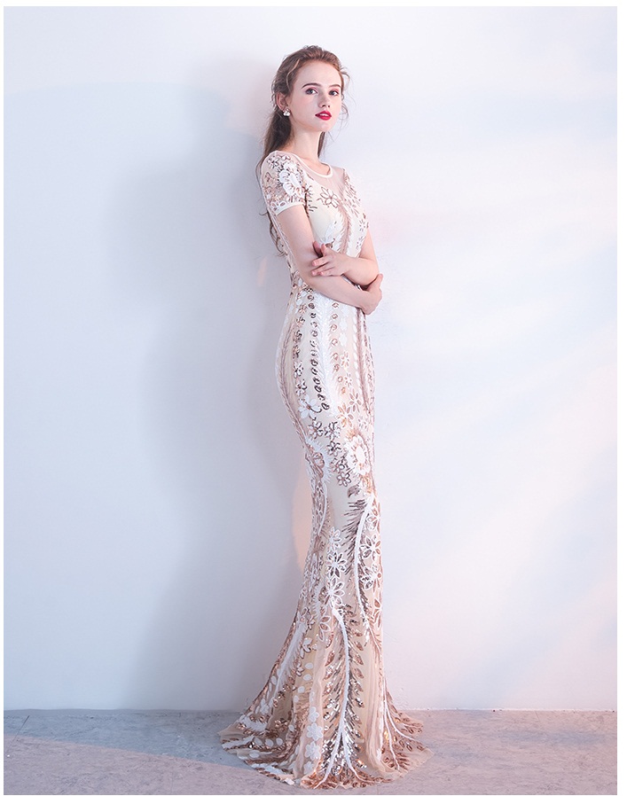 ชุดราตรียาวแขนสั้นทรงหางปลา สีครีมแชมเปญ แต่งเลื่อมลายดอกไม้(ซิปหลัง)