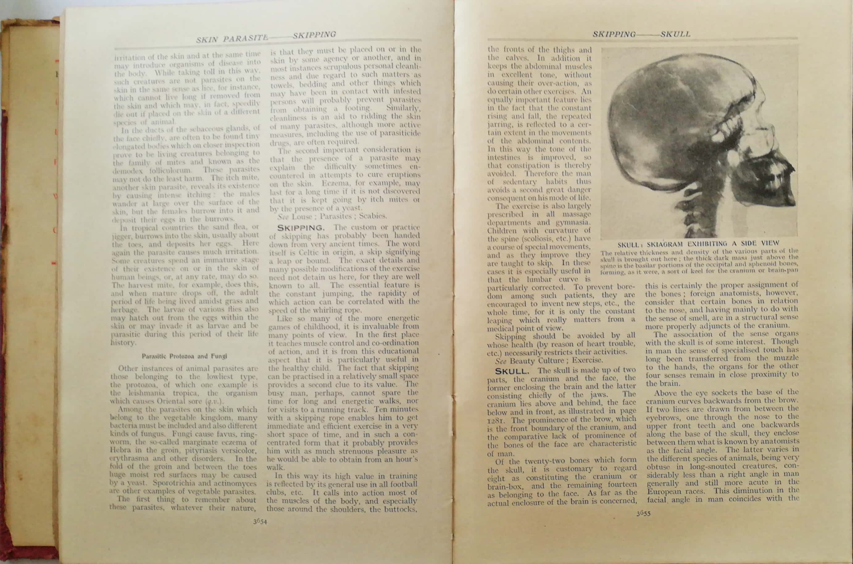 นิตยสารทางการแพทย์เก่า ฉบับภาษาอังกฤษ HARMSWORTH'S HOME DOCTOR& ENCYCLOPEDIA OF GOOD HEALTH**หนังสือเก่ามีตำหนิตามภาพ