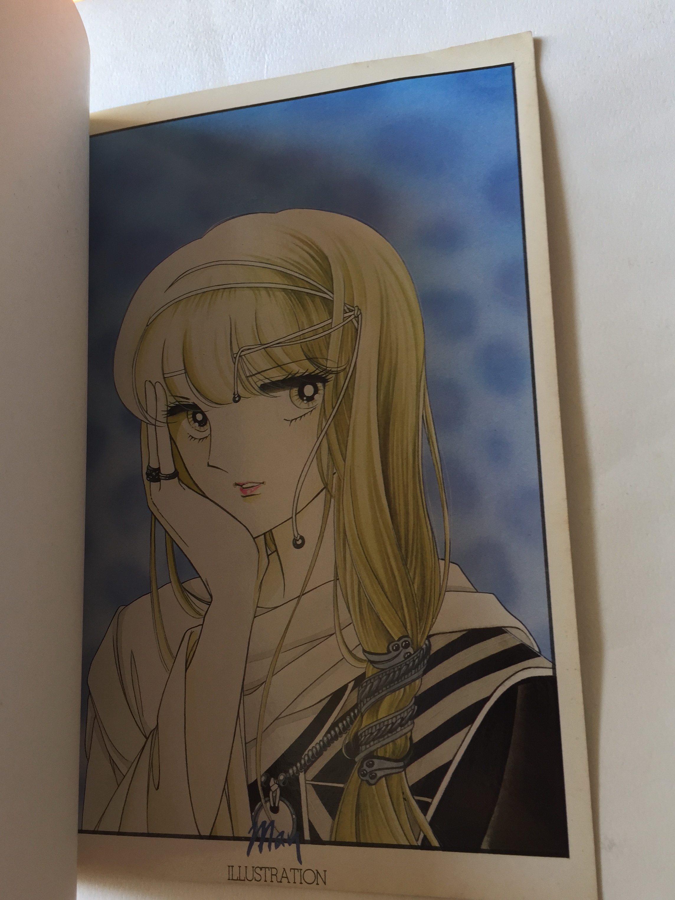 หนังสือภาพเก่า May Illustrations ภาพการ์ตูนสวย ภาพสีทั้งเล่ม ลายเส้นจาก คุณเมย์ ***แต่ละแผ่นหลุดจากสัน มีรอย ตามภาพ ผลงานโดย May, Present โดย Main Point ชุดที่ 1 ปี 1986