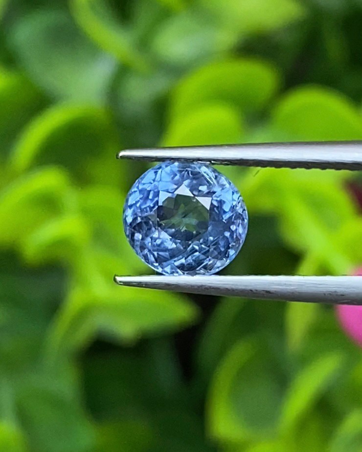 พลอย ไพลิน Blue Sapphire 1.57 กะรัต (Cts.) พร้อมใบเซอร์ พลอยแท้ อัญมณีมงคลประจําวันเกิด เครื่องประดับพลอย