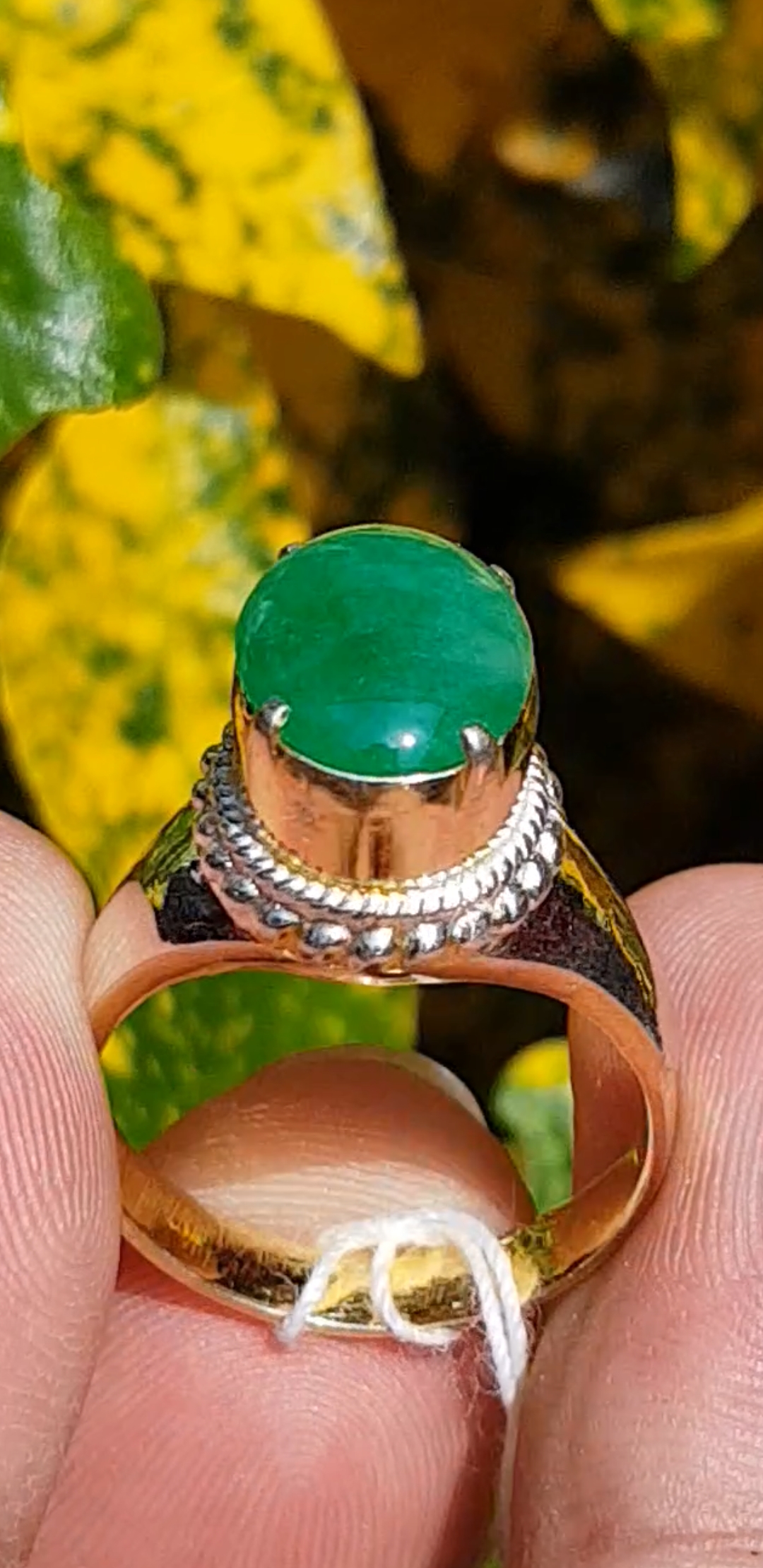 หยก พม่า แท้ Jade แหวนหยก 翡翠戒指 (Jadeite ring) 1.93 กะรัต (Cts.) (Size) 59ดิบ ไม่ผ่านการปรับปรุง (Type A) พม่า (Myanmar)