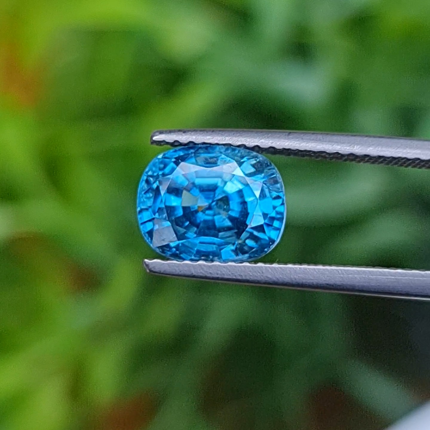 พลอย เพทาย (Zircon) 3.66 กะรัต (Cts.) พลอยแท้ อัญมณีมงคลประจําวันเกิด เครื่องประดับพลอย