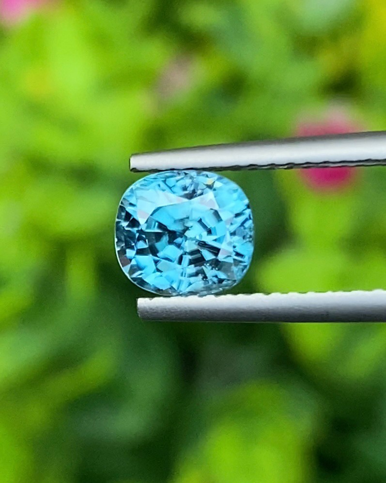 พลอย เพทาย Natural Zircon 2.27 กะรัต (Cts.) พลอยแท้อัญมณีมงคล ประจําวันเกิด เครื่องประดับพลอย