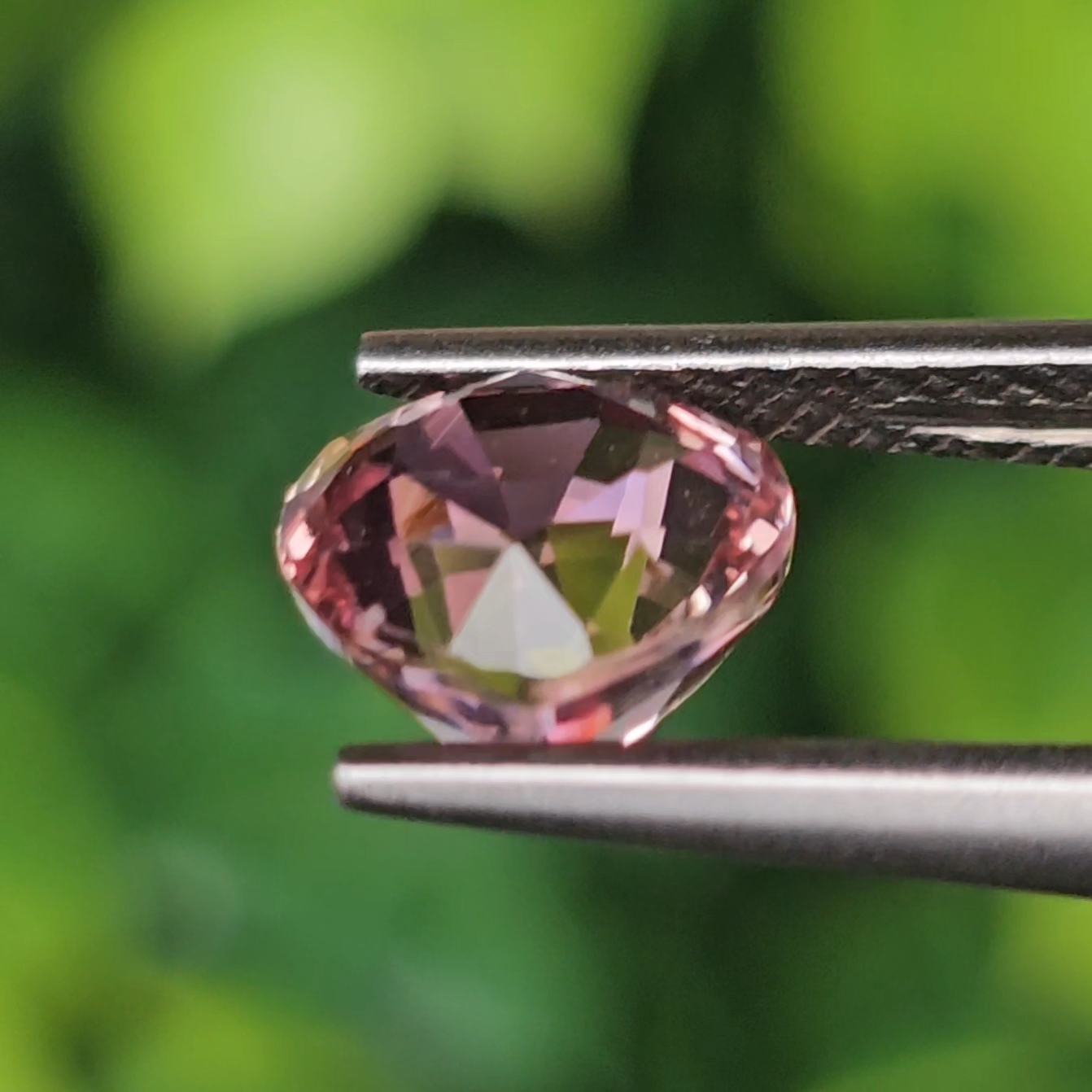 พลอย ชมพู ทัวร์มารีน ( Pink Tourmaline) 1.52 กะรัต (Cts.) อัญมณีมงคลประจําวันเกิด เครื่องประดับพลอย