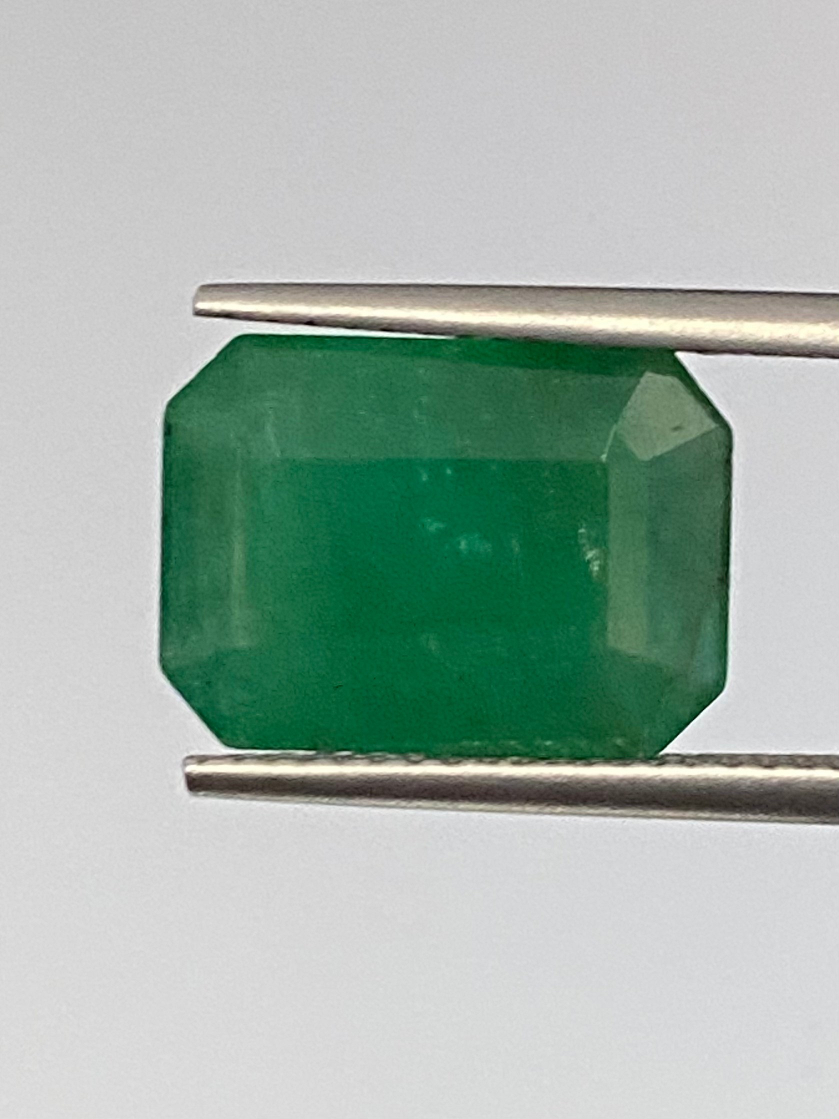 พลอย มรกต Natural Emerald แซมเบีย 6.23 กะรัต (Cts.) พร้อมใบเซอร์ พลอยแท้ อัญมณีมงคลประจําวันเกิด เครื่องประดับพลอย