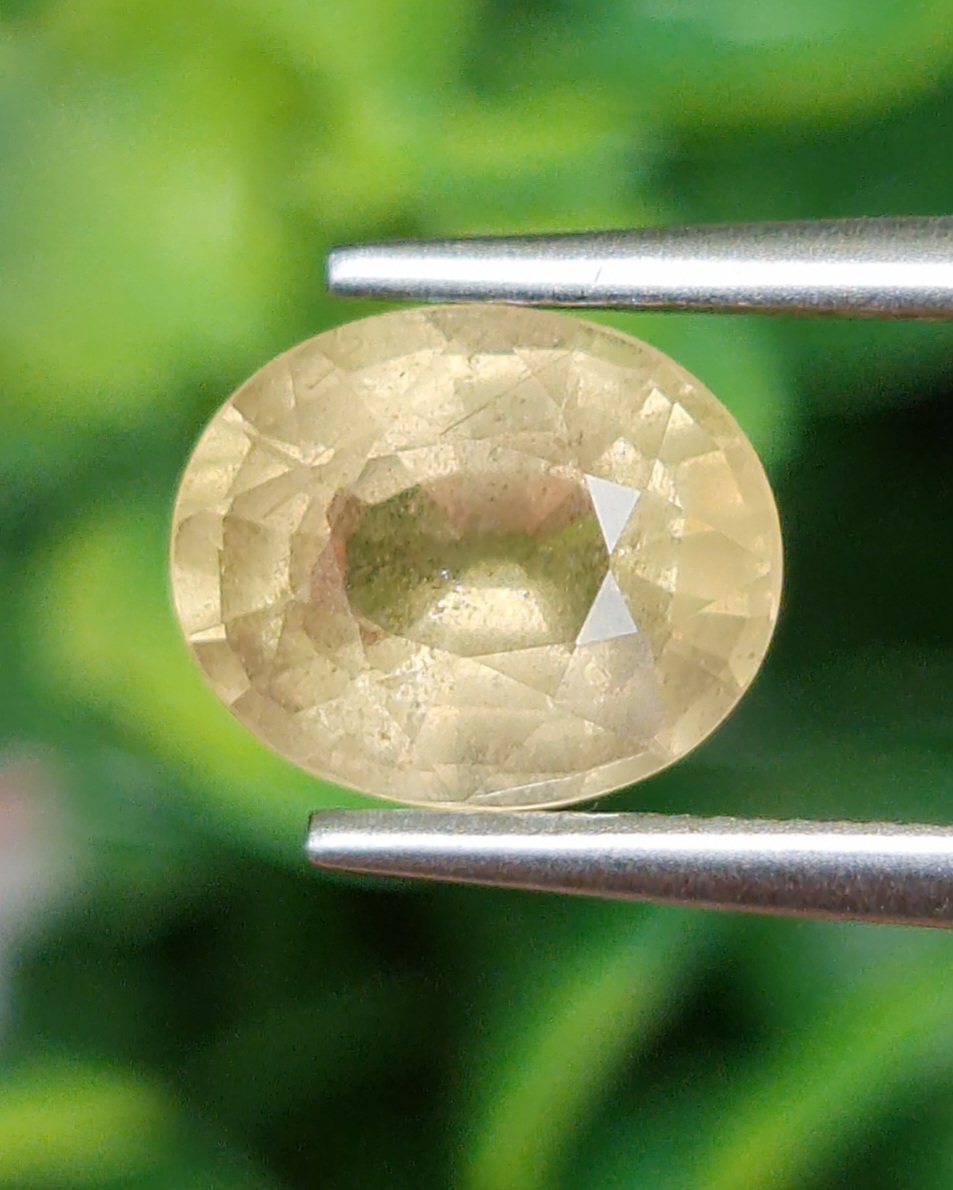พลอย บุษราคัม yellow sapphire 2.65 กะรัต (Cts.) ดิบ พลอยแท้ อัญมณีมงคลประจําวันเกิด เครื่องประดับพลอย