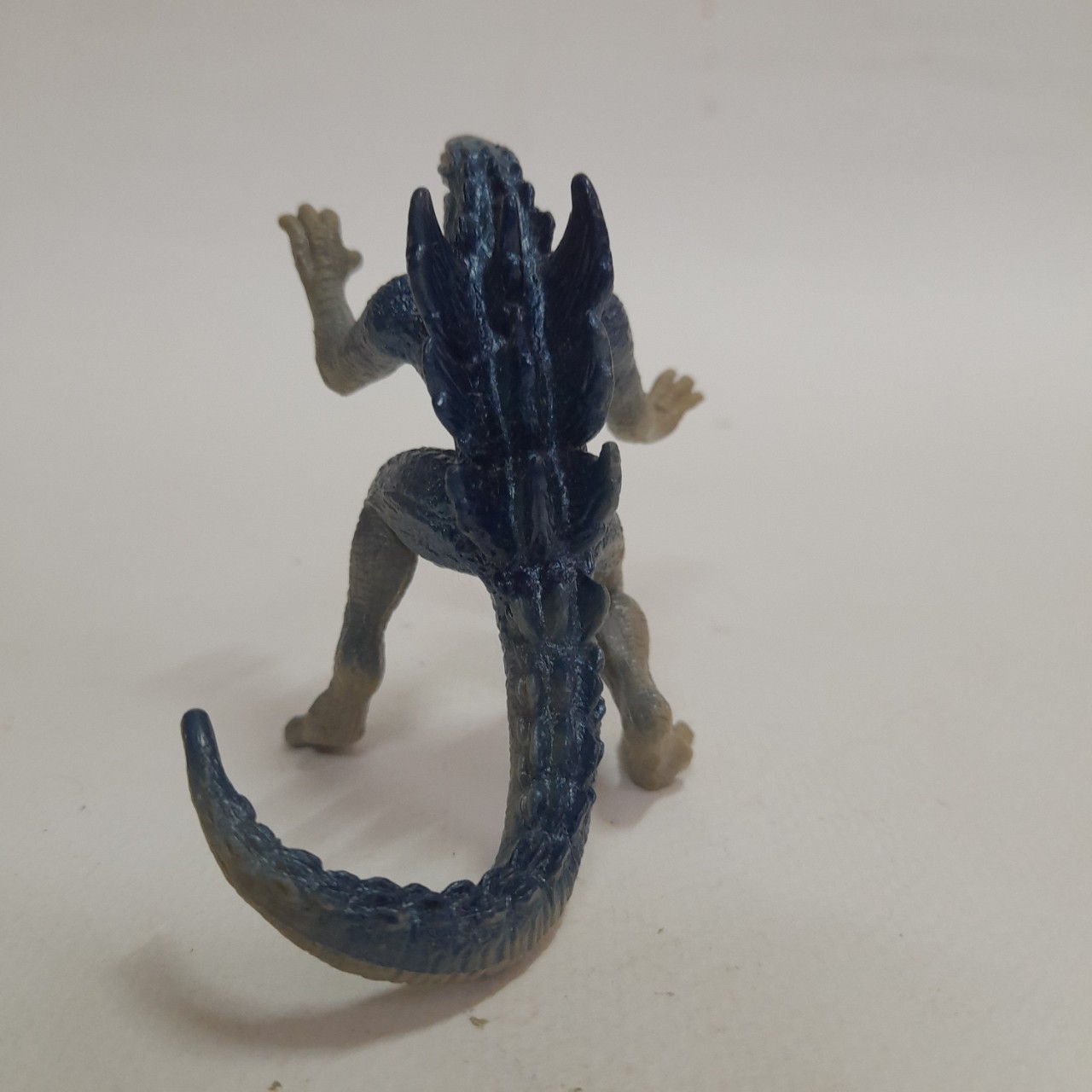 ตุ๊กตายางตัน ***มีรอยถลอก ซิลล่า(2) จากภาพยนตร์ ก๊อตซิลล่า สไตล์อเมริกัน ขนาดตามรูป มีปั๊ม ไม่มีจุดขยับ ไม่แยกชิ้นทำสีสำเร็จ