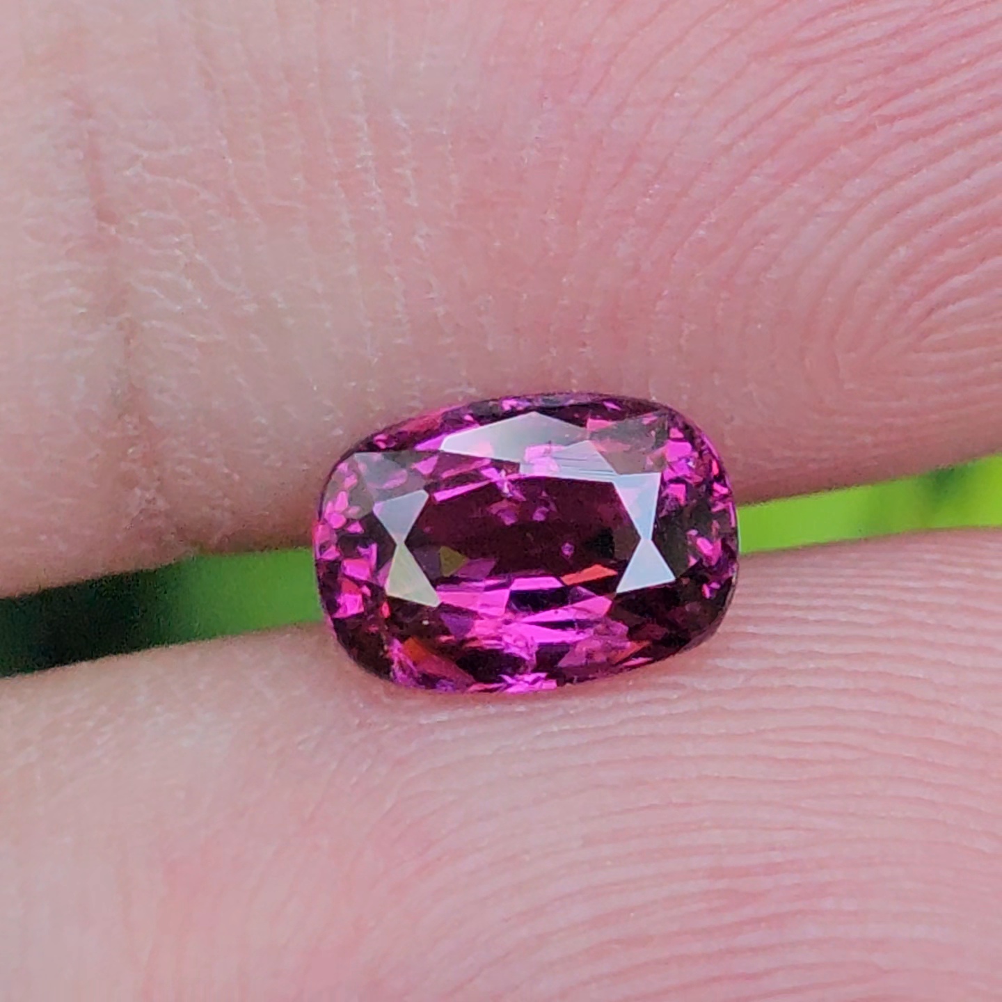 พลอย อุมบาไลต์ การ์เน็ต Umbalite Garnet 1.43 กะรัต (Cts.) ดิบ Unheated ลอยแท้ อัญมณีมงคลประจําวันเกิด เครื่องประดับพลอย