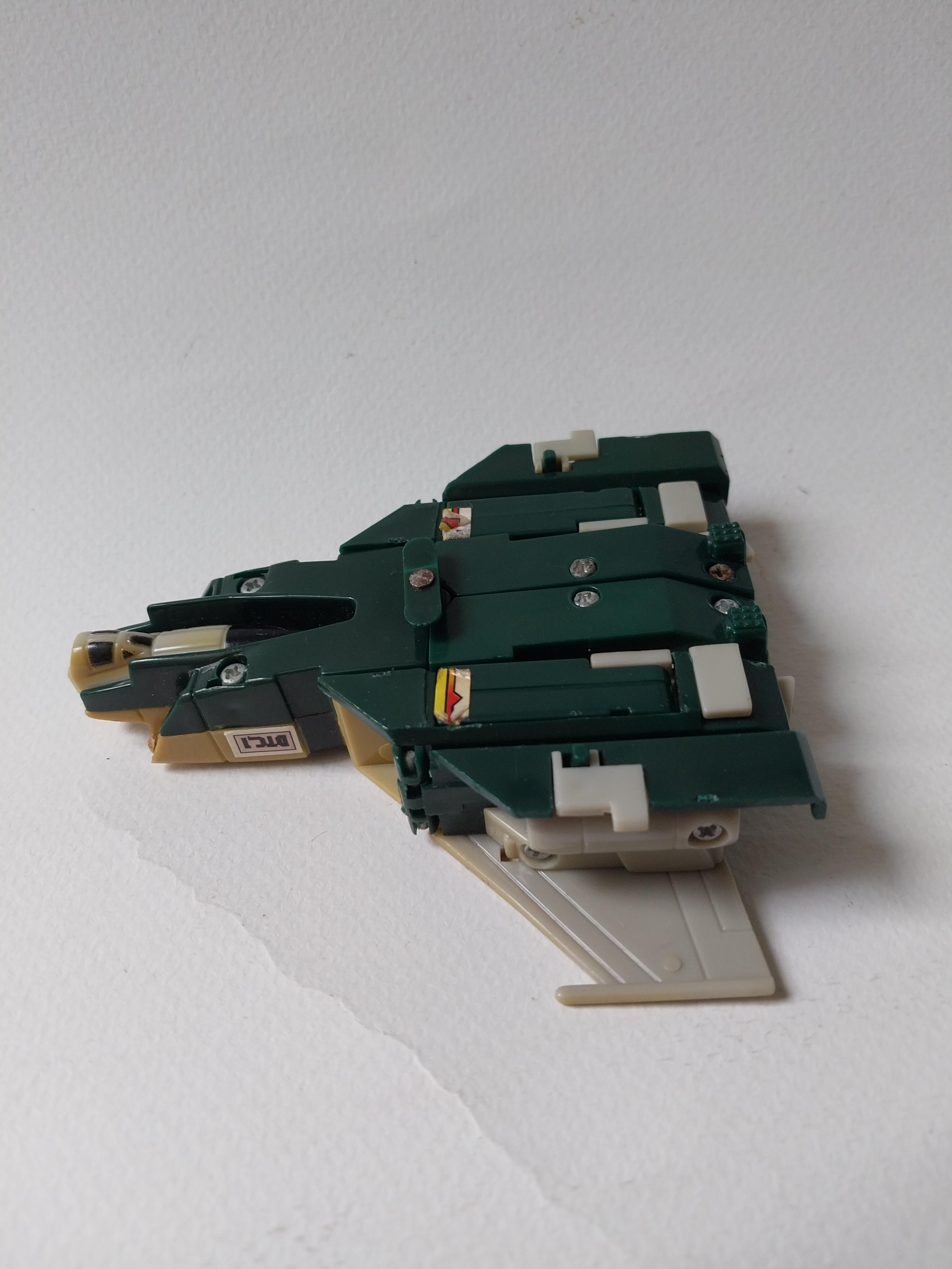 มีหลายภาพ,หุ่นแปลงร่างเป็นยาน ฝ่ายดีเซ็ปติค่อน **ปีก หาย1ข้าง