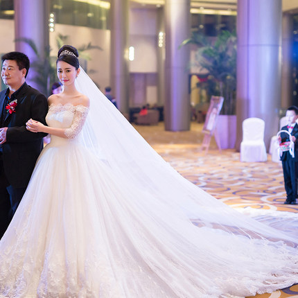 ชุดแต่งงาน ไหล่ปาด แขนสามส่วน