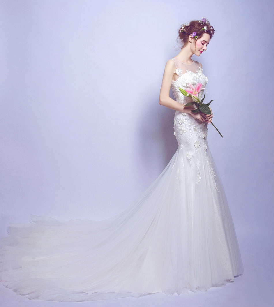 ชุดเจ้าสาว ชุดราตรียาวแขนกุด สีขาว ทรงหางปลา ผ้าลูกไม้ เว้าหลัง เชือกผูกหลัง สวยหรู สำเนา