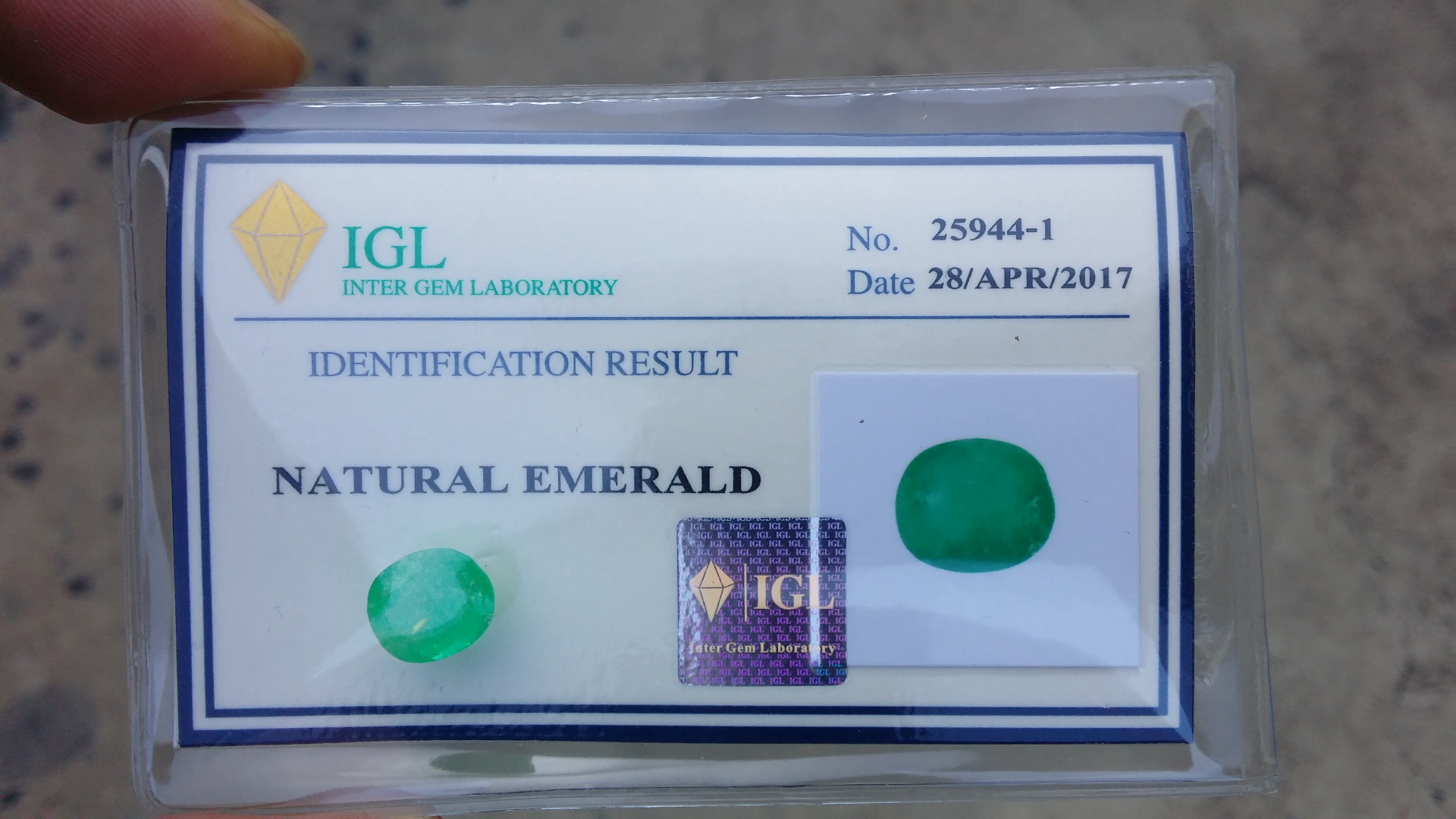 พลอย มรกต โคลัมเบีย Colombian Emerald 3.888 กะรัต (Cts.) พร้อมใบเซอร์ พลอยแท้ อัญมณีมงคลประจําวันเกิด เครื่องประดับพลอย