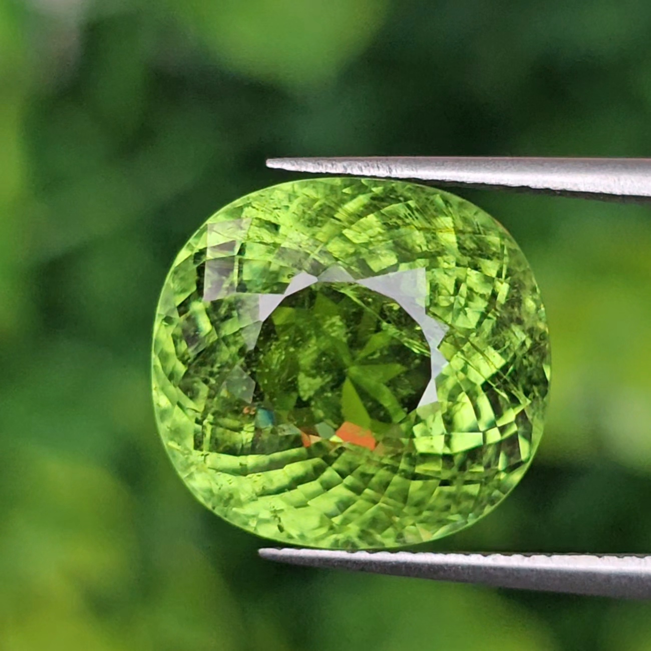 พลอย พาไรบ้า ทัวร์มาลีน Paraiba Tourmaline 11.02 กะรัต (Cts.) *สีพิเศษ เขียวนีออน neon green พร้อมใบเซอร์ พลอยแท้อัญมณีมงคล ประจําวันเกิด เครื่องประดับพลอย