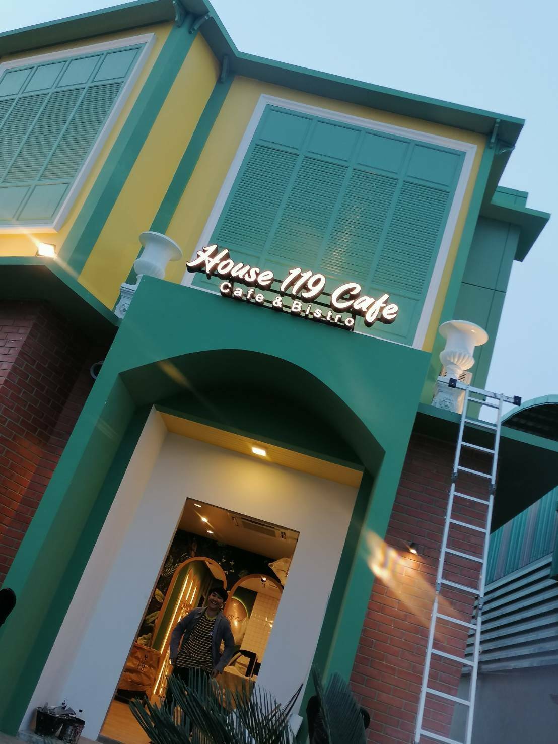 ป้ายอักษรไฟออกหน้า ร้านกาแฟ House 119 Cafe