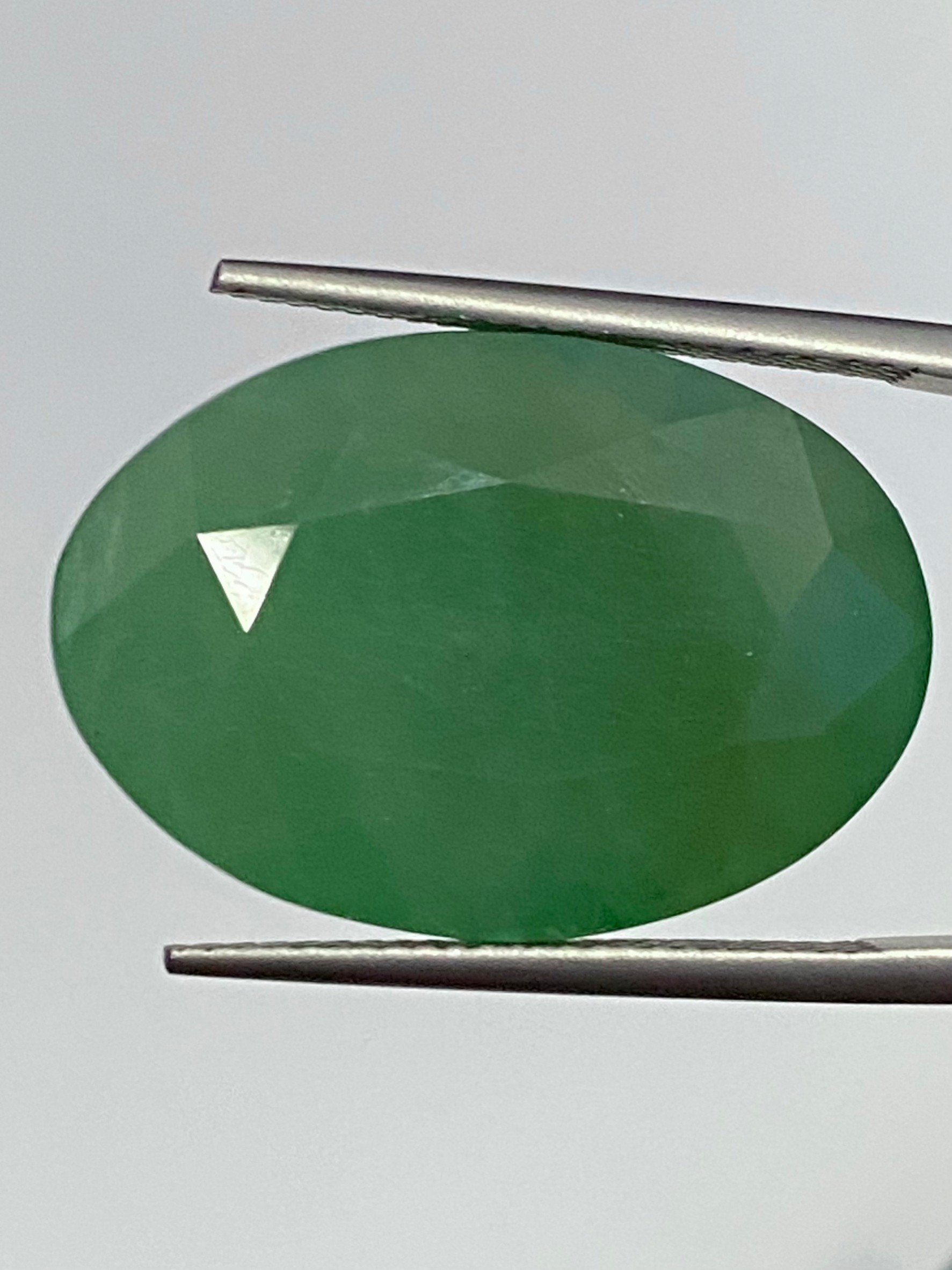 พลอย มรกต Natural Emerald แซมเบีย 28.37 กะรัต (Cts.) พร้อมใบเซอร์ พลอยแท้ อัญมณีมงคลประจําวันเกิด เครื่องประดับพลอย
