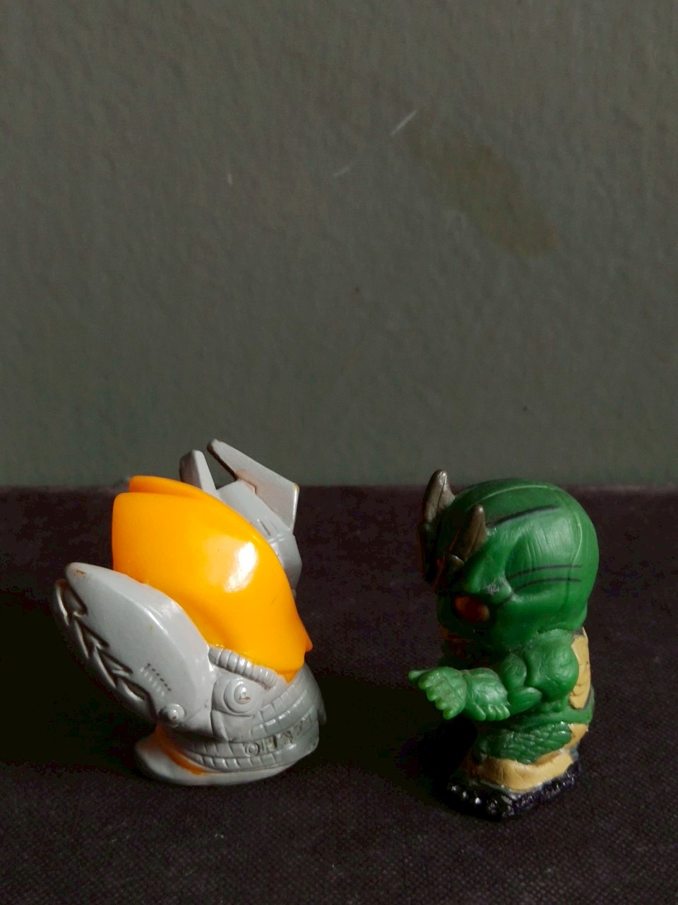 มีหลายภาพ ตุ๊กตาสวมนิ้ว สัตว์ประหลาดบัลตั้น และ ไรเดอร์ชิน