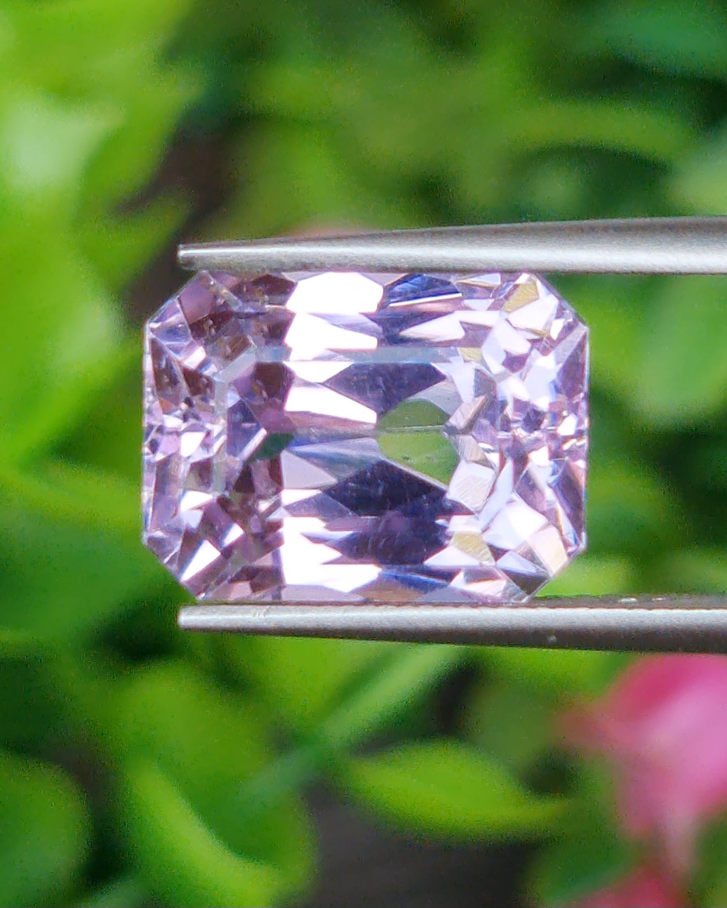 พลอย คุนไซท์ Kunzite 11.50 กะรัต (Cts.) พลอยแท้อัญมณีมงคล ประจําวันเกิด เครื่องประดับพลอย