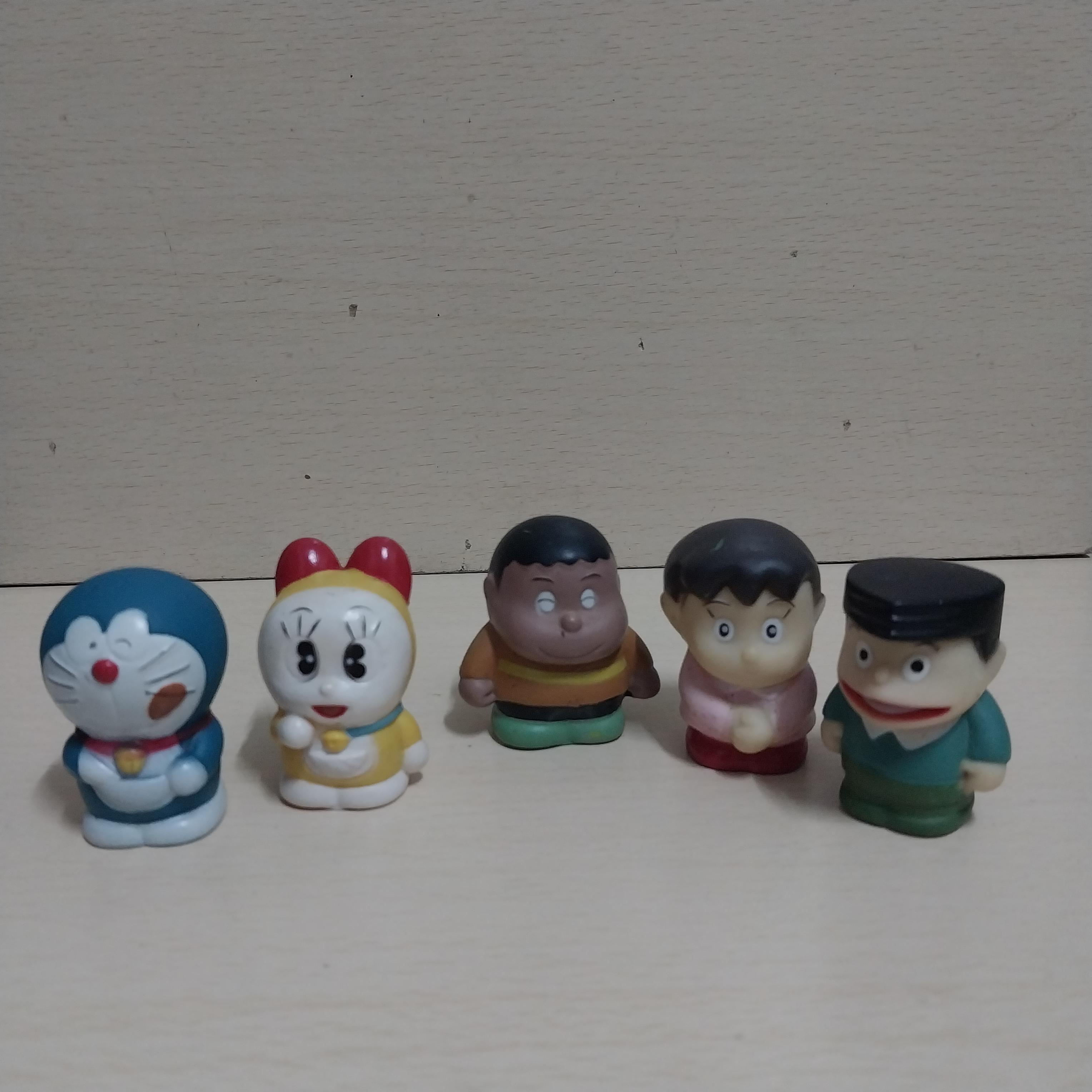 มีหลายภาพ Set Doraemon โดเรม่อน และเพื่อน ประกอบด้วย โดเรม่อน โดเรมี่ ชิซูกะ ไจแอนท์ ซึเนโอะ ขนาดตามภาพ