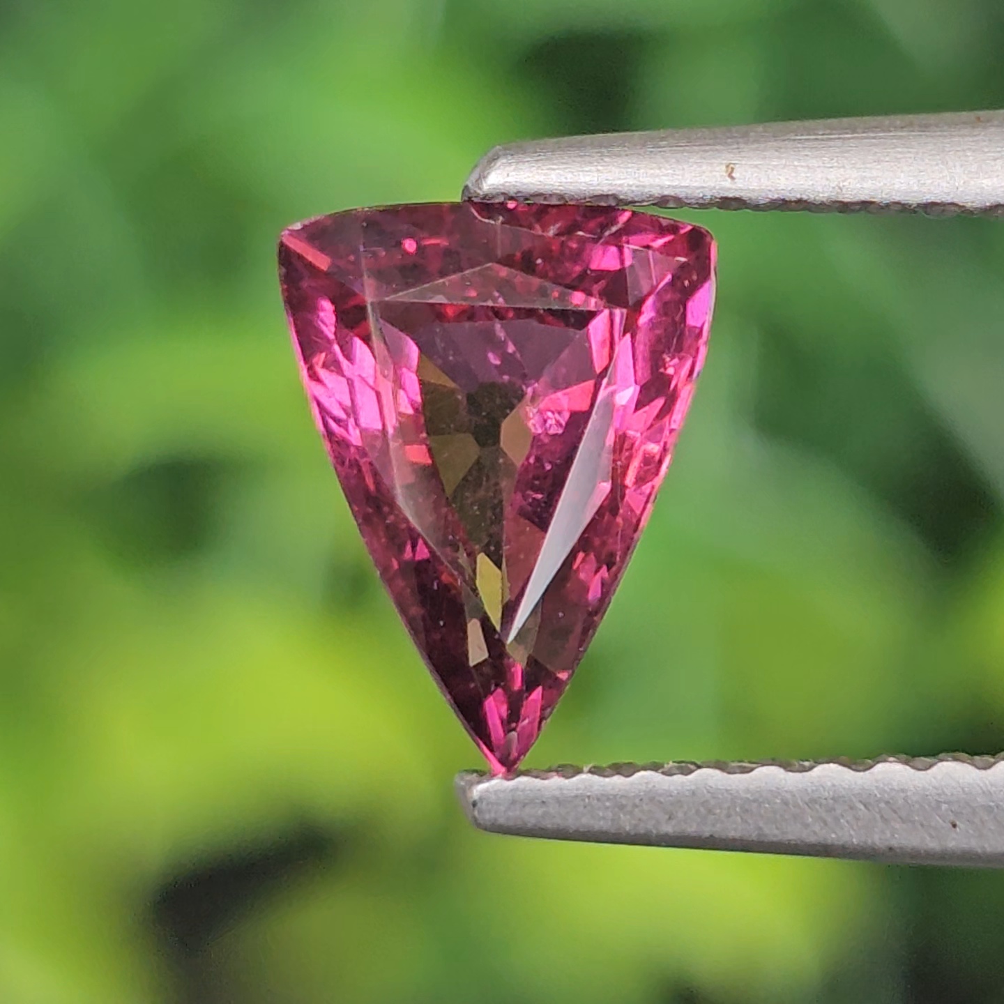 พลอย อุมบาไลต์ การ์เน็ต Umbalite Garnet 1.10 กะรัต (Cts.) ดิบ Unheated ลอยแท้ อัญมณีมงคลประจําวันเกิด เครื่องประดับพลอย