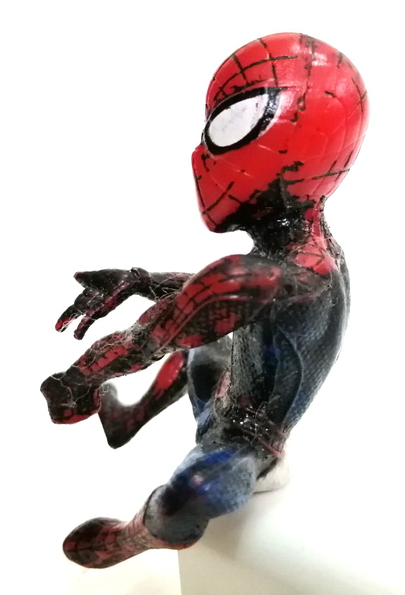 ฟิกเกอร์ สไปเดอร์แมน กึ่งSD ท่านั่ง สามารถนำไปวางประดับได้ ท่านั่งยิงใย ทำสีสำเร็จ ขนาดราว 8 ซม. เก่าเก็บ