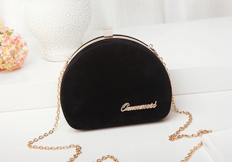 Evening Clutch กระเป๋าออกงาน กำมะหยี่ สีดำ ใส่ของได้เยอะ ทรงเก๋ มาพร้อมสายสะพายยาว