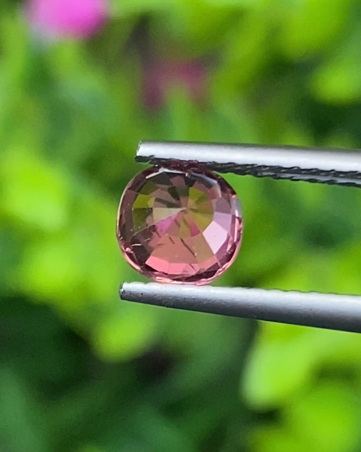 พลอย ทัวร์มาลีน Tourmaline 0.90 กะรัต (Cts.) พลอยแท้ อัญมณีมงคลประจําวันเกิด เครื่องประดับพลอย