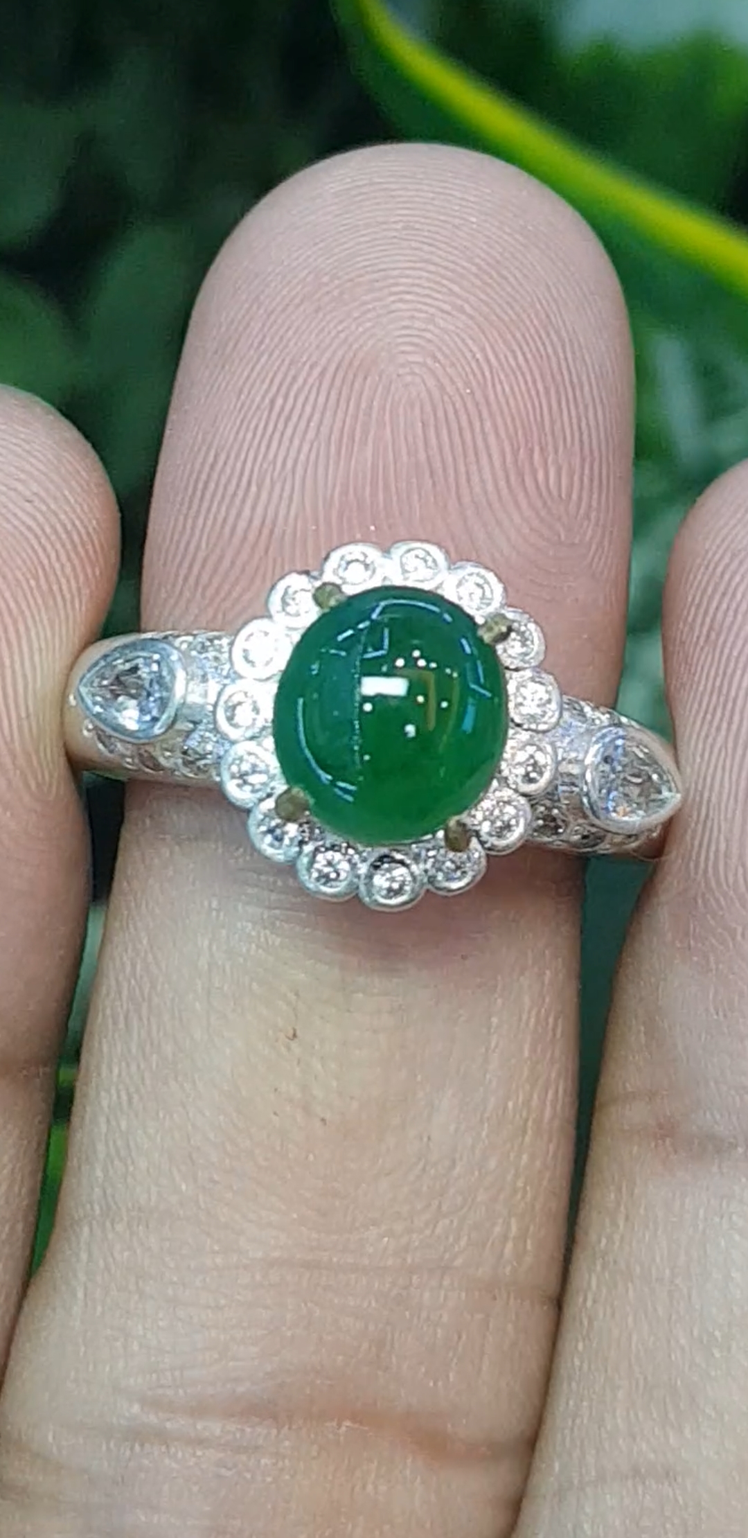 หยก พม่า แท้ Jade แหวนหยก (jadeite) 2.07 กะรัต (Cts.) ดิบ (Size) 59 ไม่ผ่านการปรับปรุง (Type A) พม่า (Myanmar)