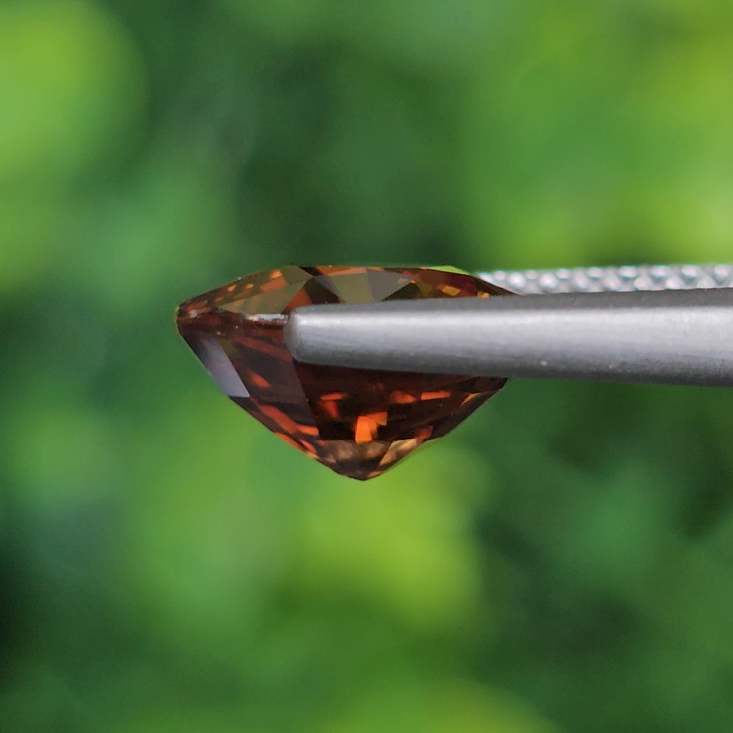 พลอย เพทาย (Zircon) 4.98 กะรัต (Cts.) พลอยแท้ อัญมณีมงคลประจําวันเกิด เครื่องประดับพลอย